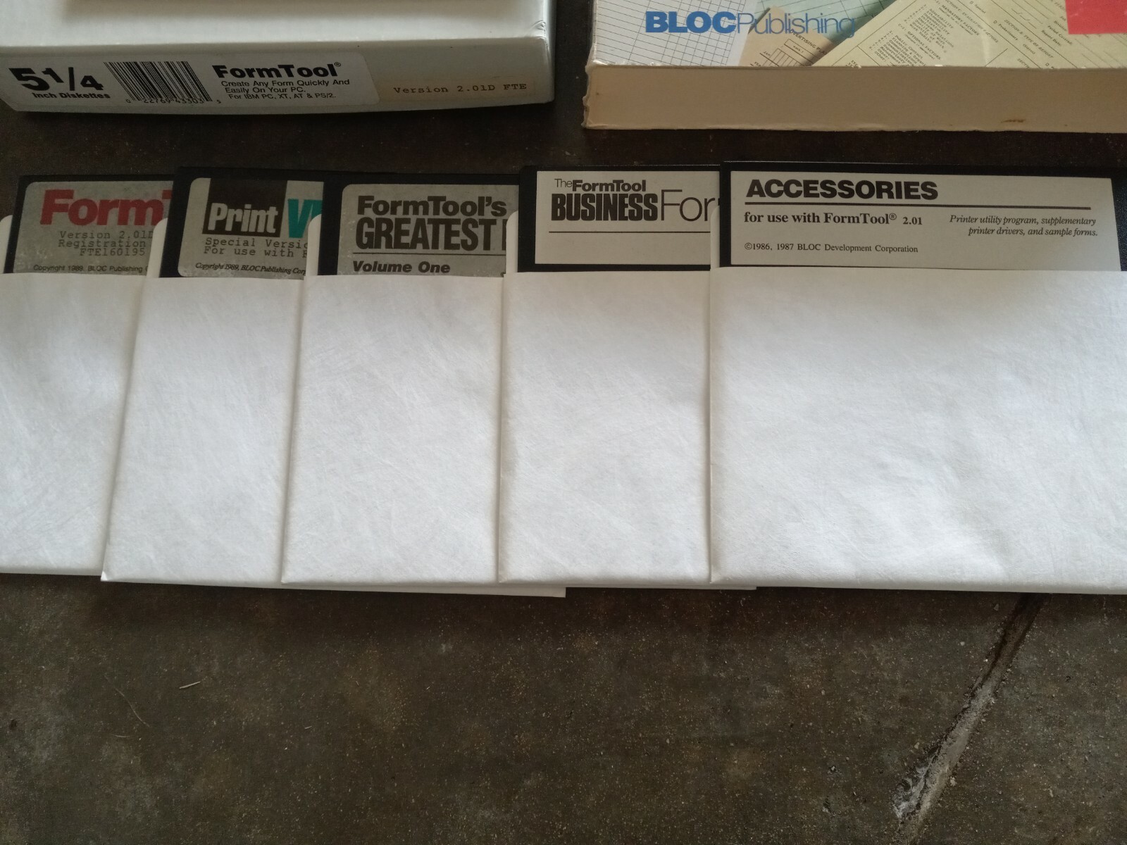 Formtool – IBM, pc, xt, at & ps/2 – 5 – 1/4 inch diskettes and books
