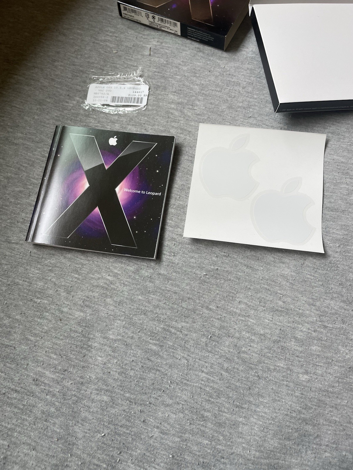 Mac OS x Leopard 10.5.4 Retail Pack Disc Version with Manual