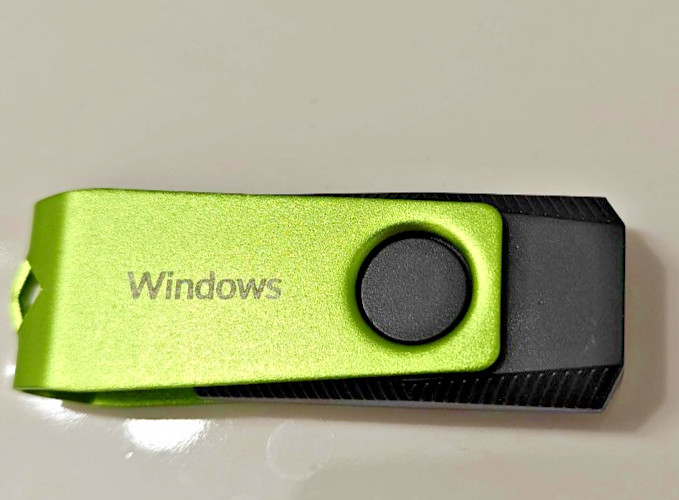 Windows 10 Internet of Things Enterprise LTSC 2021 Microsoft Key USB Device