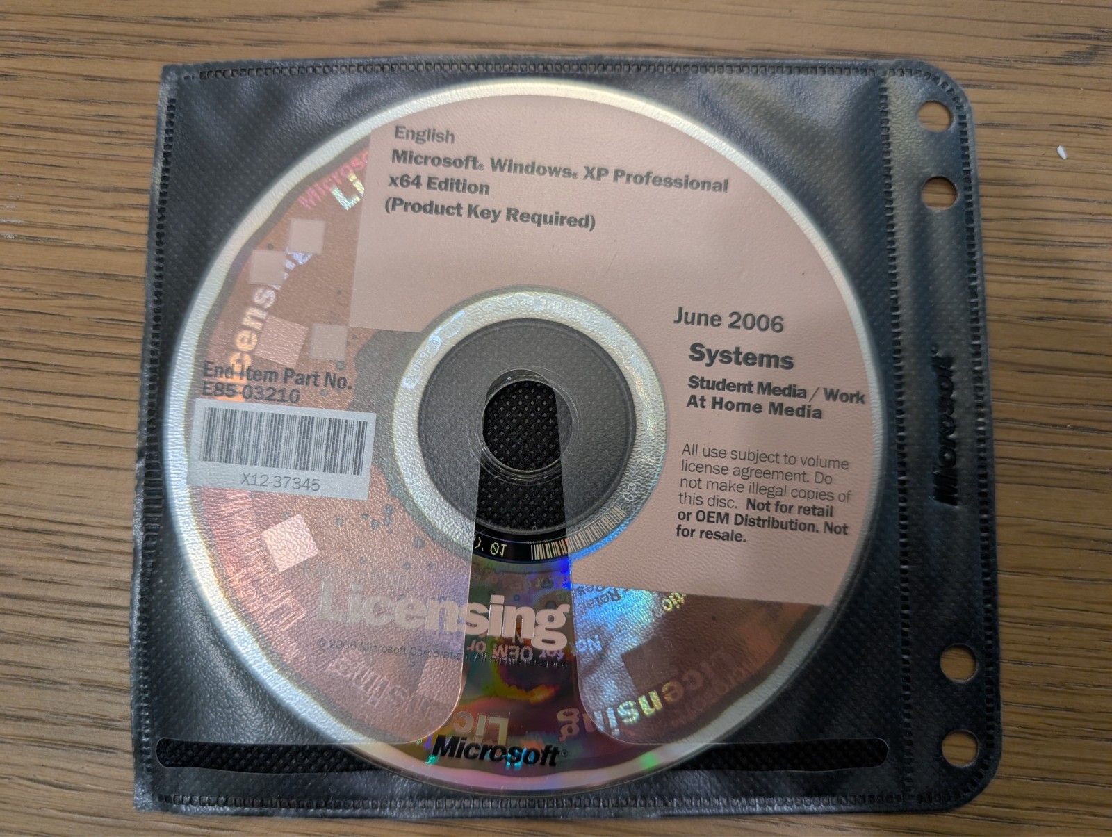 Windows XP Professional x64 edition – Systems 2006 Student Media w/Product Key