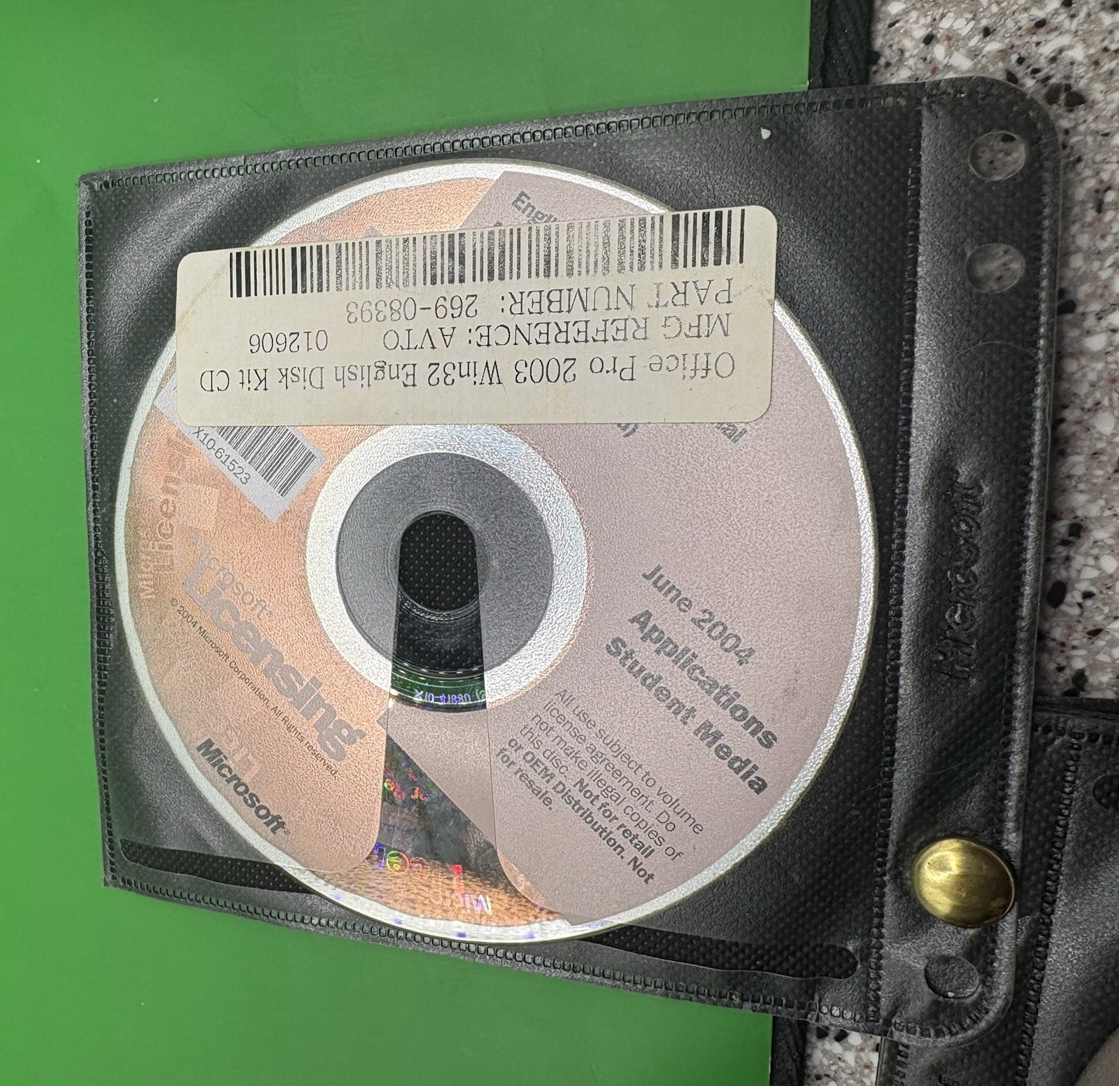 Microsoft Cds 2004 Office Outlook . 6 Cds