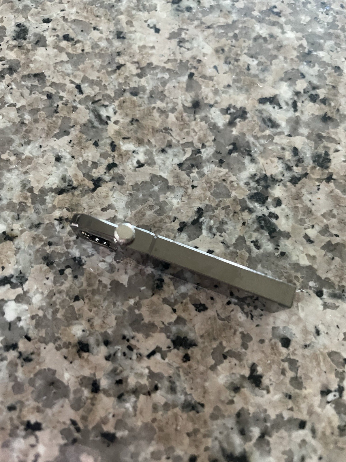 Engraved Linux Boot USB – Ubuntu Desktop, Server, Kubuntu, Xubuntu, Studio, MATE