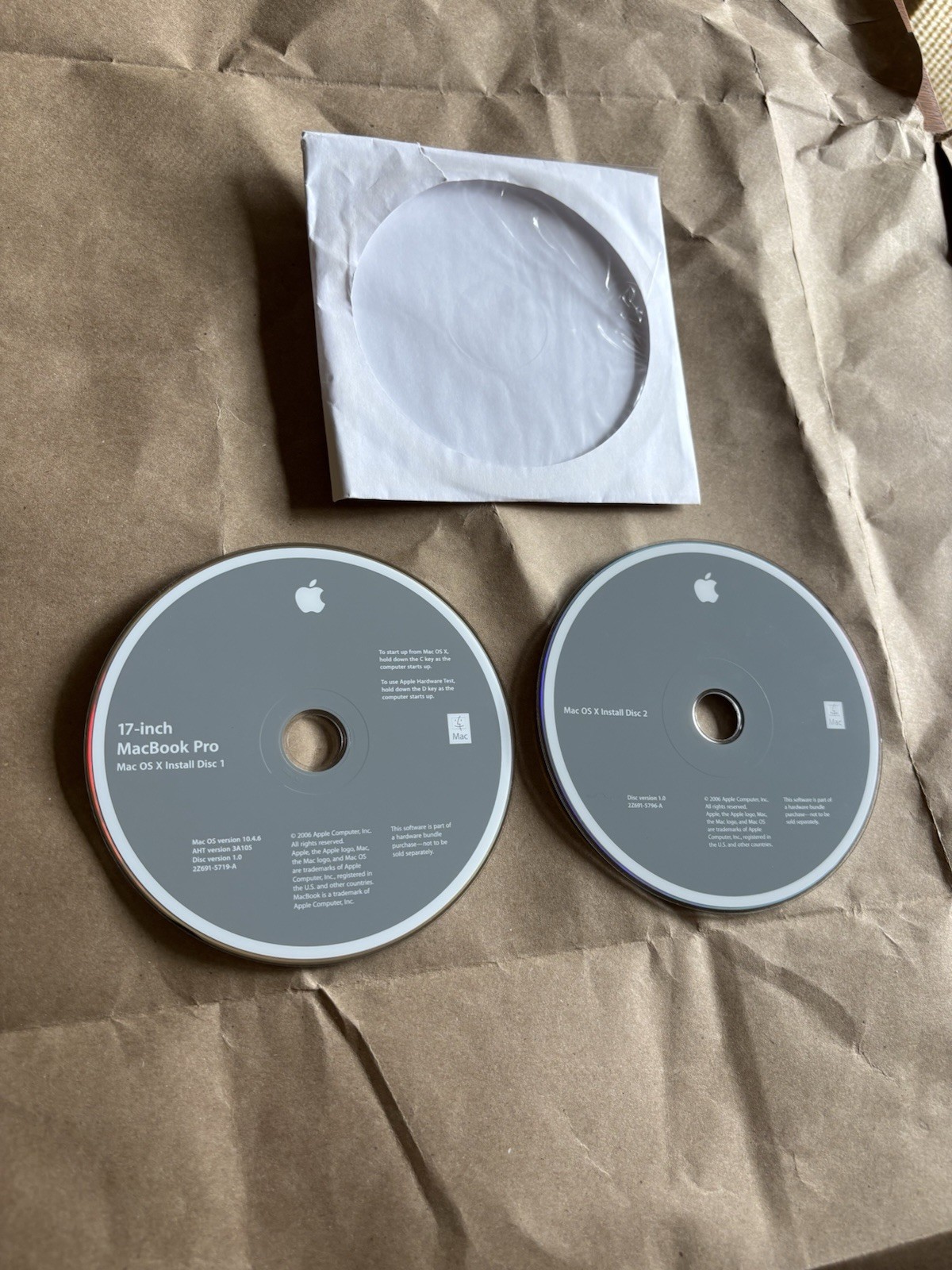 MACBOOK PRO OS X INSTALL DISC 1 & 2 VERSION 10.4.6 2006