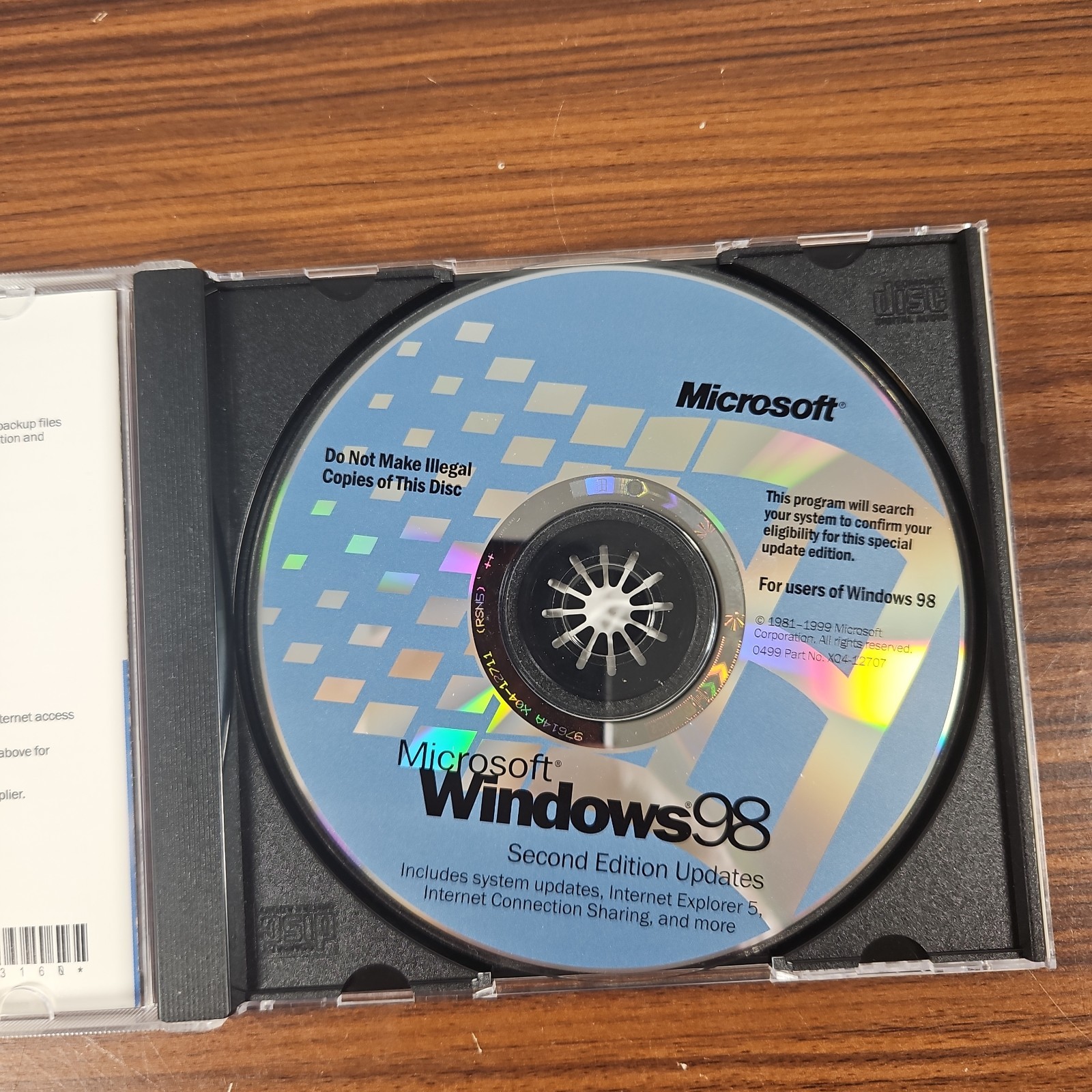 Vintage Microsoft Windows 98 Upgrade CD-ROM w/ product key