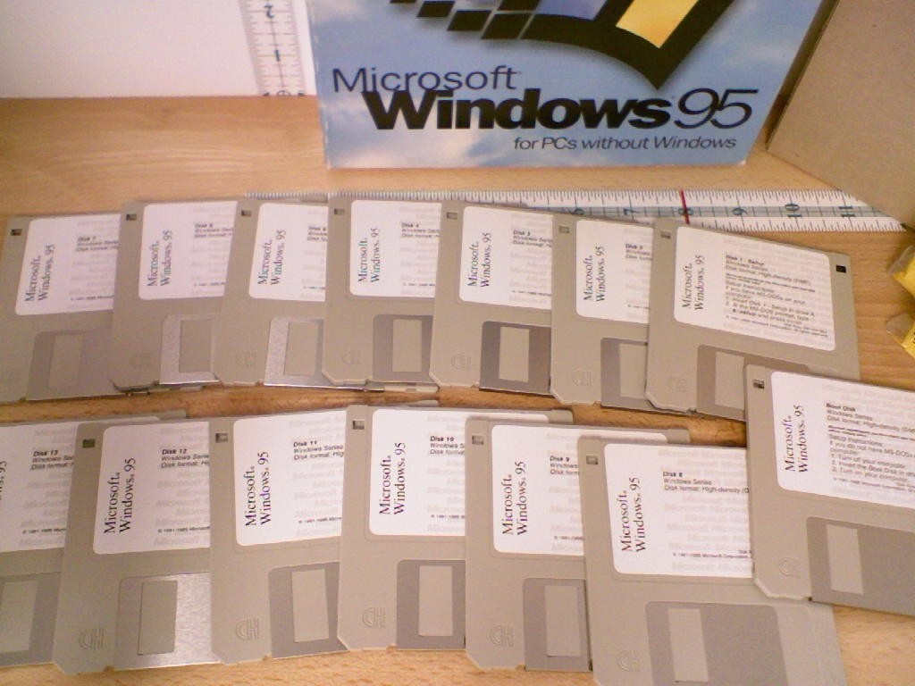 Full Version Microsoft Windows 95 OS 3.5″ Floppy MS-DOS PCs 1995 USA HTF