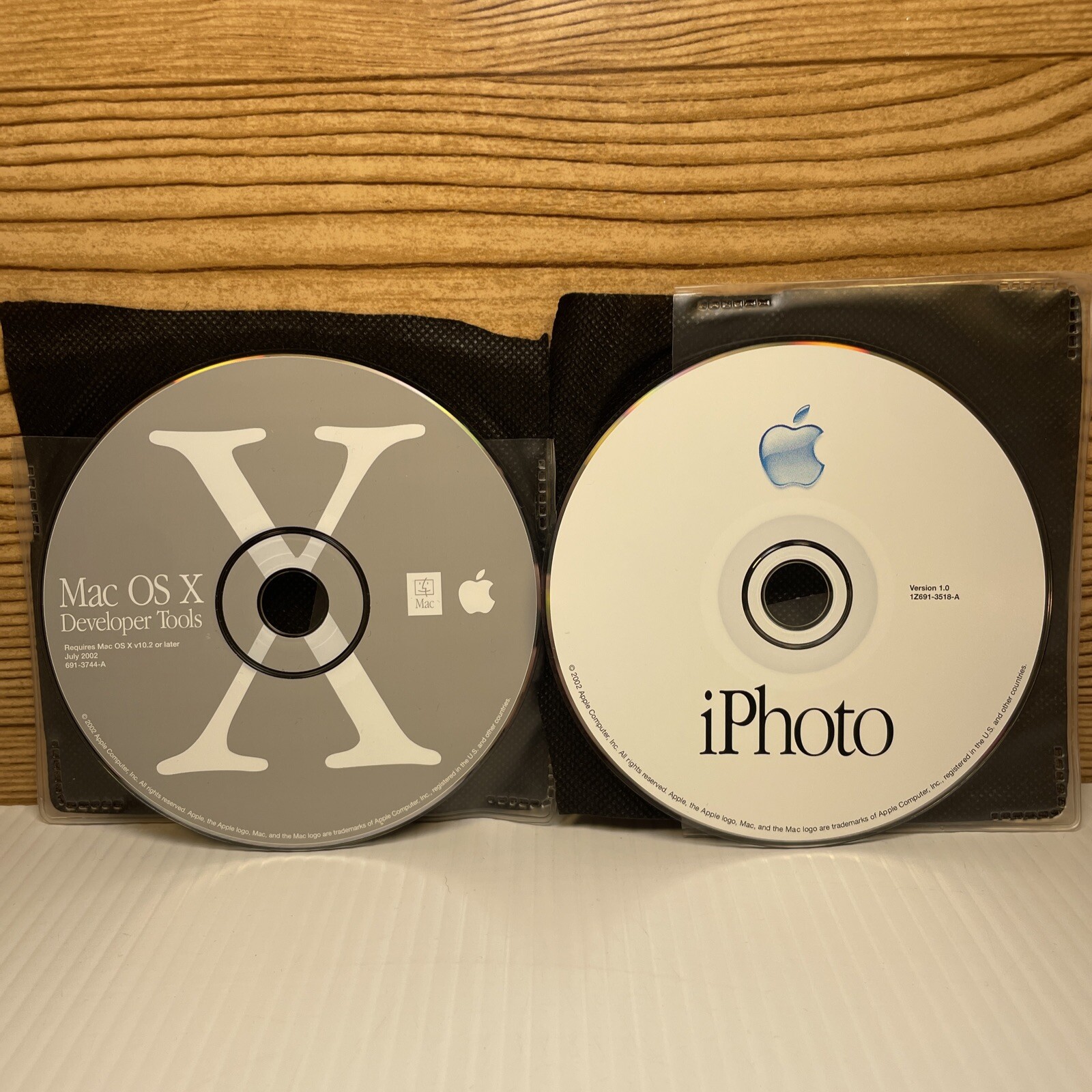 Apple Mac OS X Version 10.1.3 Developer Tools And iPhoto 1.0 – Free Shipping NM