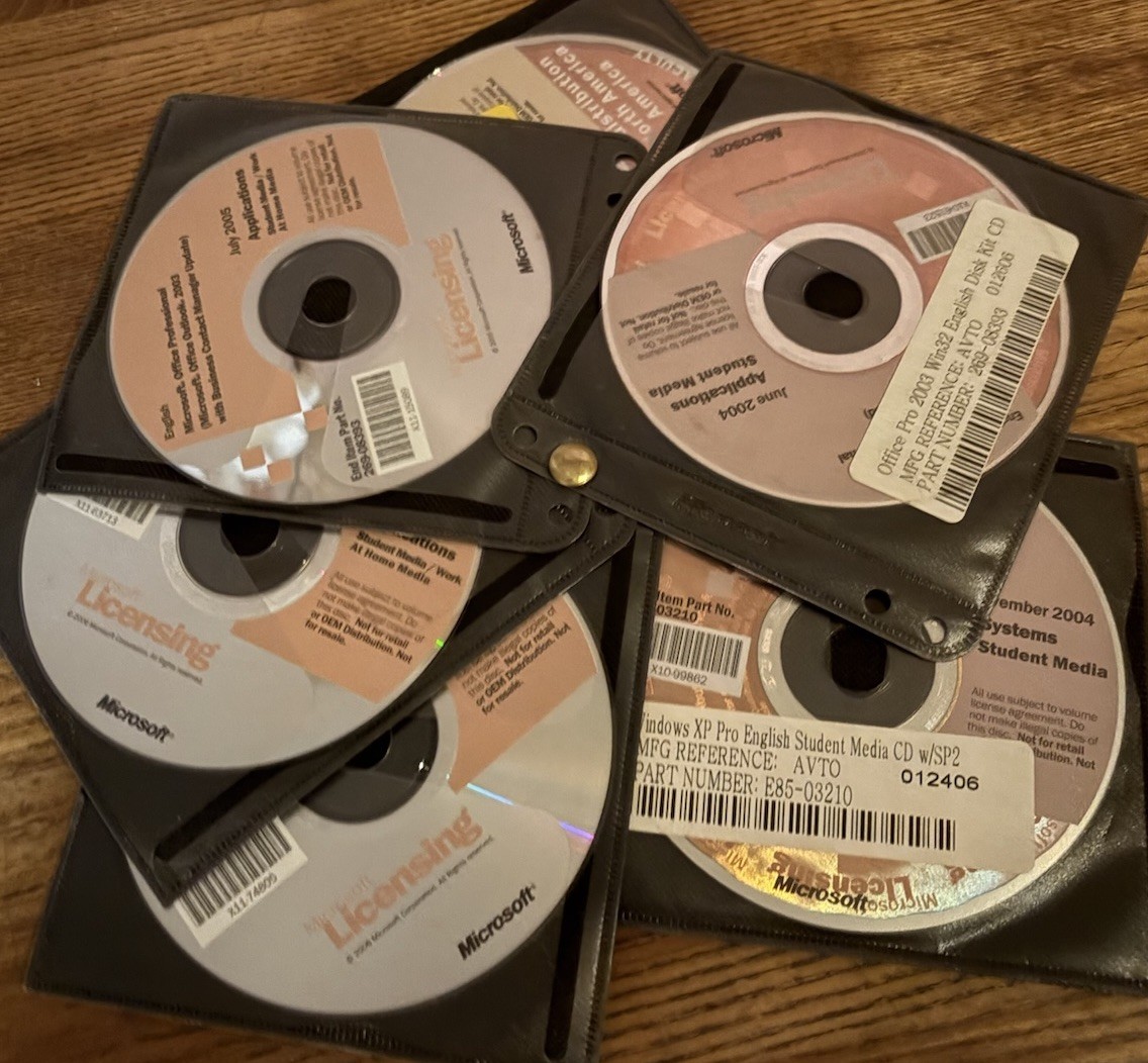 Microsoft Cds 2004 Office Outlook . 6 Cds