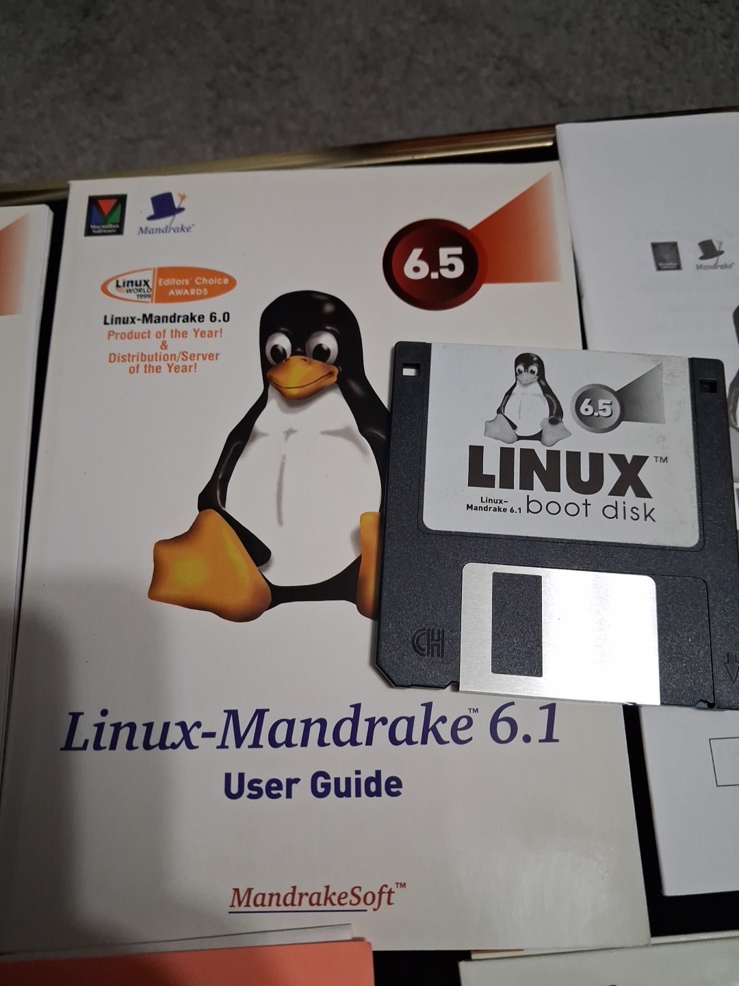 RED HAT LINUX MANDRAKE 6.5 DELUXE OPERATING SYSTEM – Used VGC! Plus Extra