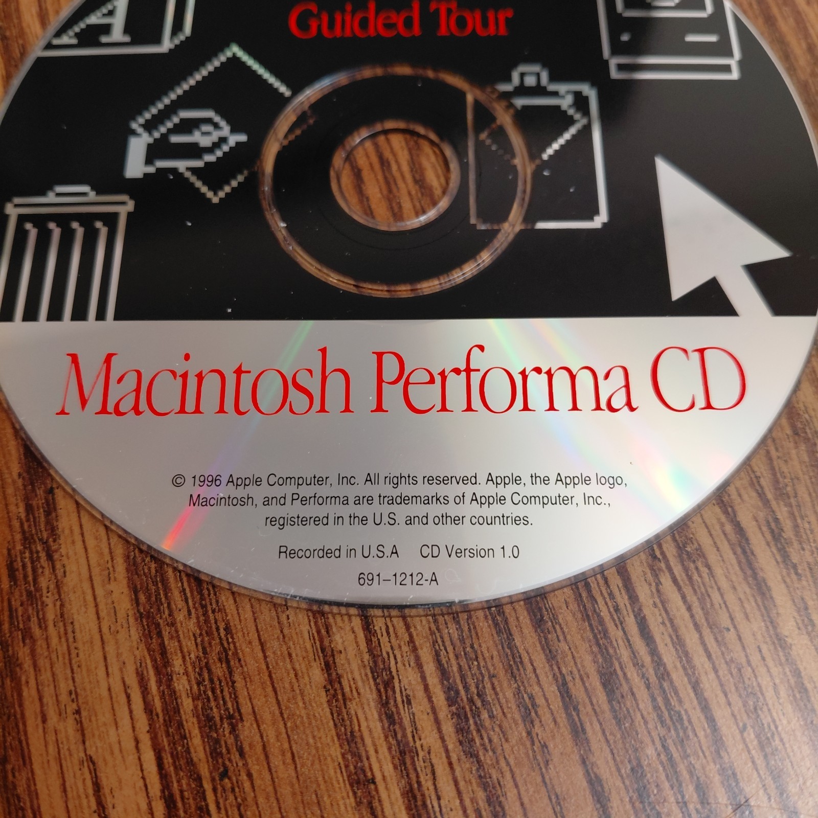Macintosh Performa 6360 and 6400 Guide Tour CD 691-1212-A 1996
