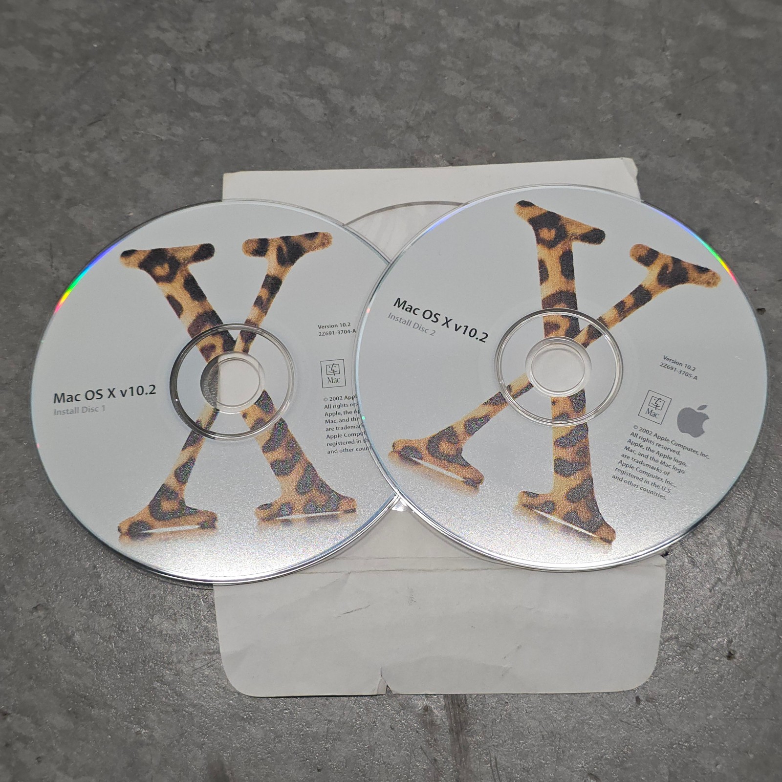 Apple Mac OS X v10.2 Install Discs 1 & 2 2002 OEM Retail 2Z691-3705-A
