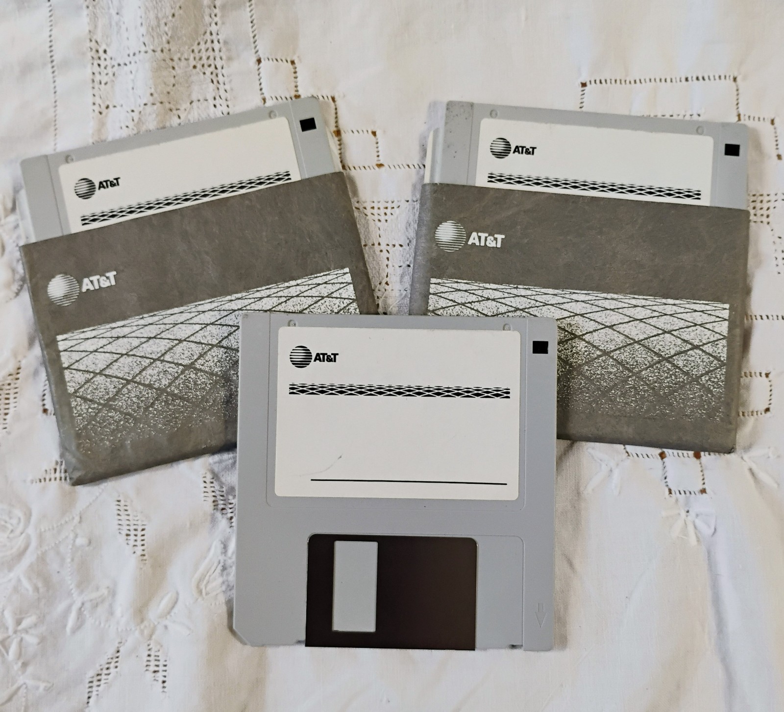 AT&T Microsoft Vintage 3.5″ Inch Floppy Disks Lot VTG Blanks