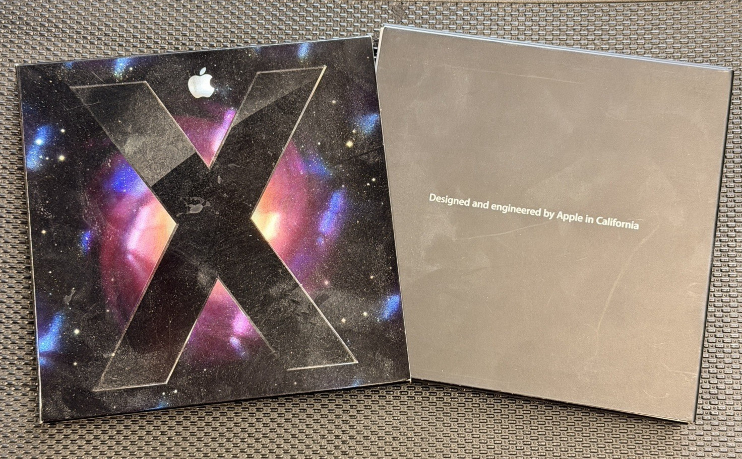 Apple Mac OS X Leopard 10.5 Retail Box Complete with Manual & Apple Stickers