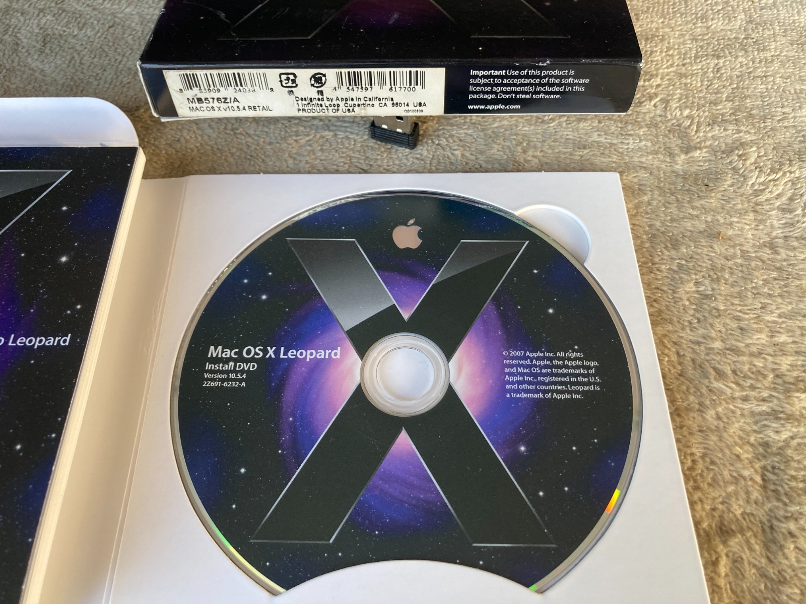Apple Mac OSX Version 10.5.4 Leopard Retail Pack 2007 Disc DVD
