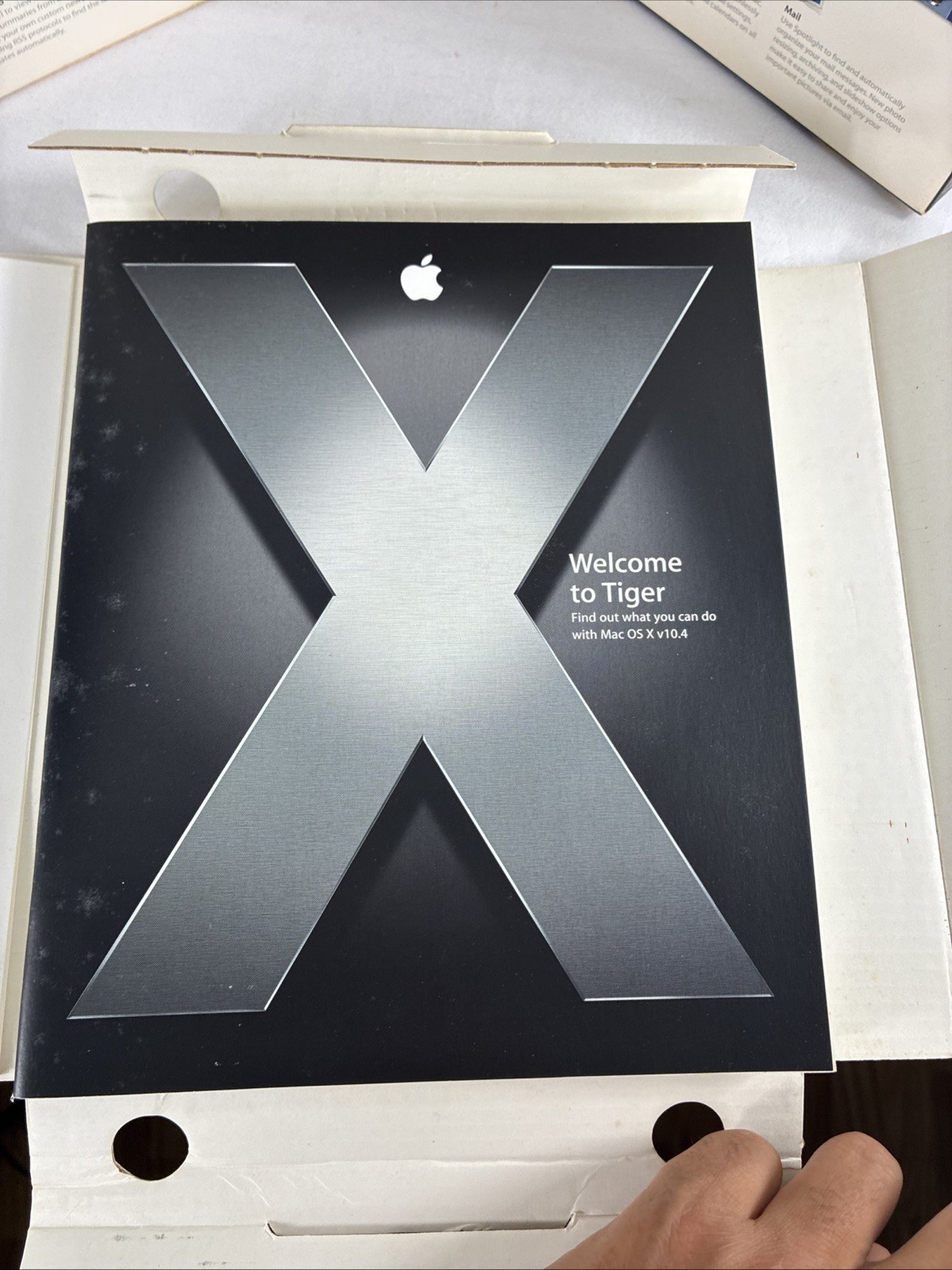 Boxed Apple Mac OS X 10.4 Tiger (M9639Z/A)