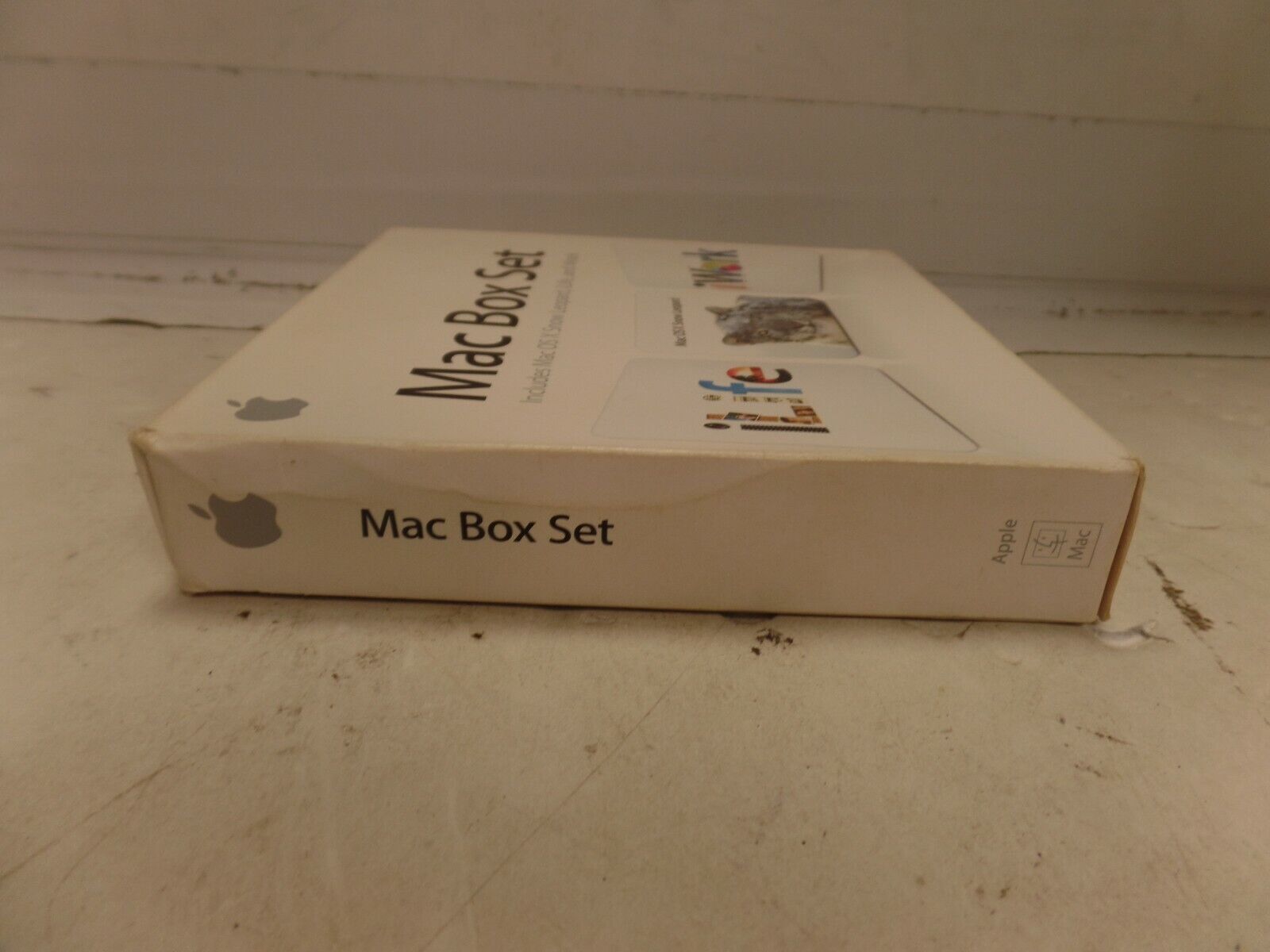 Apple Mac Box Set Includes Mac OS X Snow Leopard iLife 09 iWork 09 MC209Z/A 