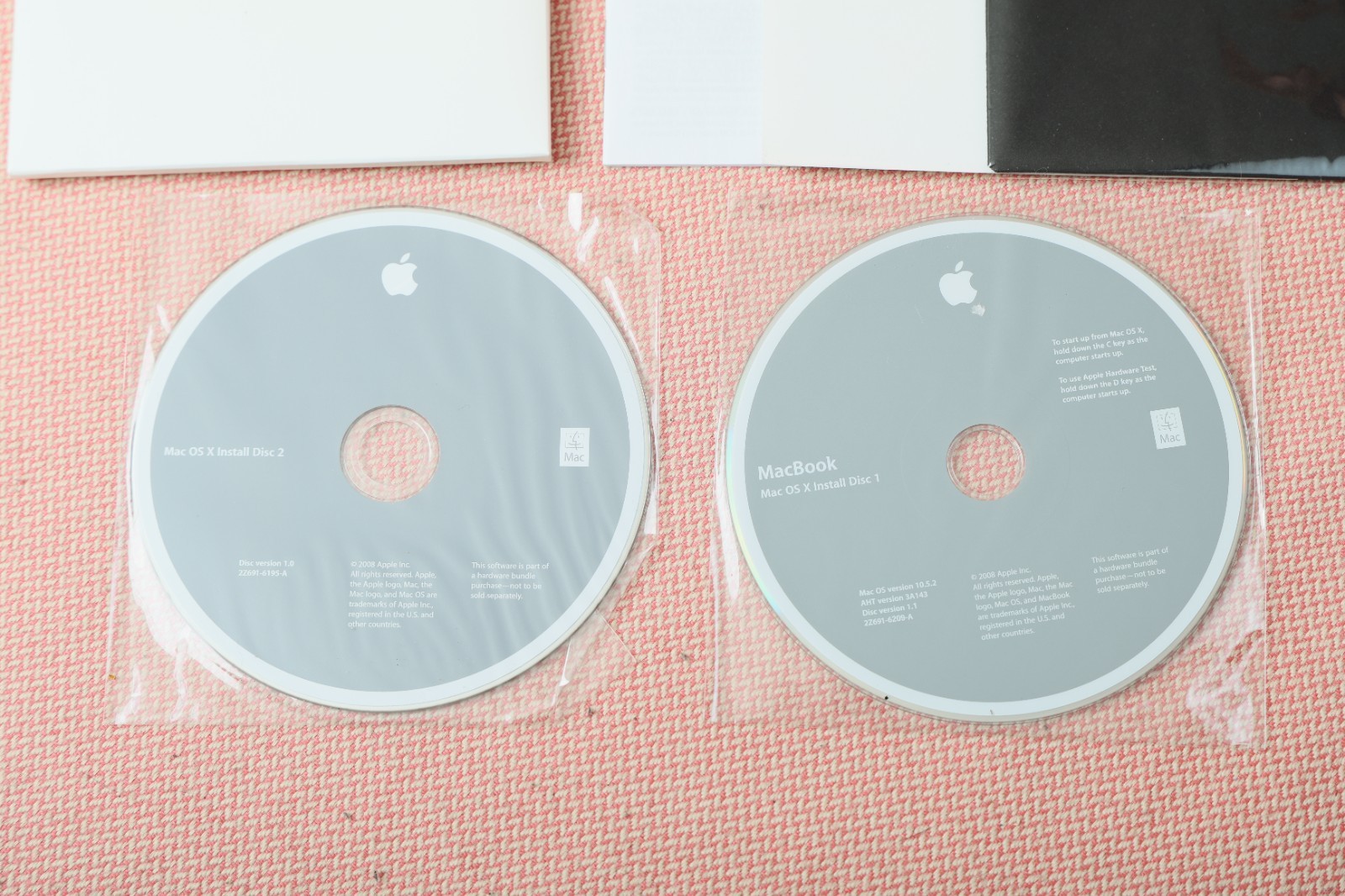 MacBook OS X 10.5.2 Install Disc 1 and 2 2008 2Z691-6209-A 2Z691-6195-A