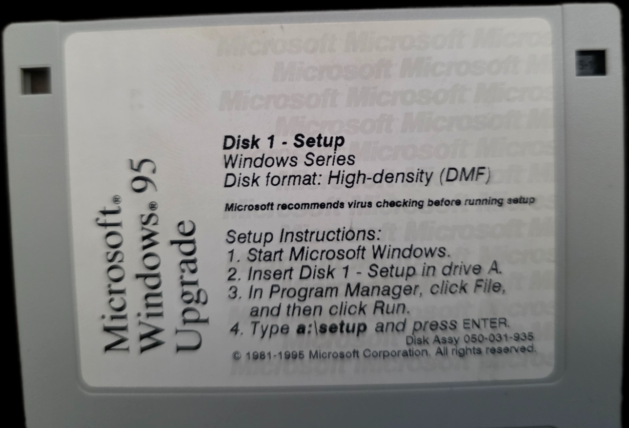 Vintage Microsoft Windows 95 Upgrade Complete 13 Disk 3.5″ Floppy Disk Set