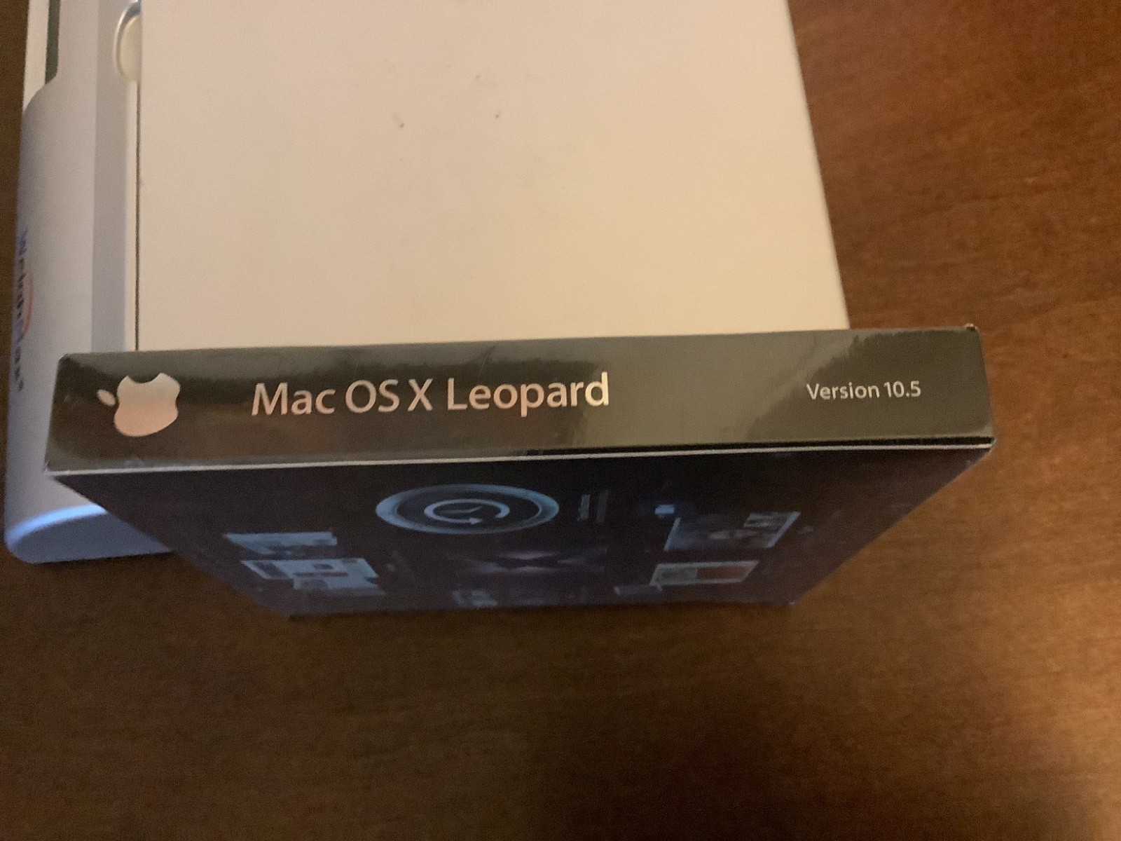 Brand New Apple Mac OS X Leopard 10.5 MB023Z/A Sealed