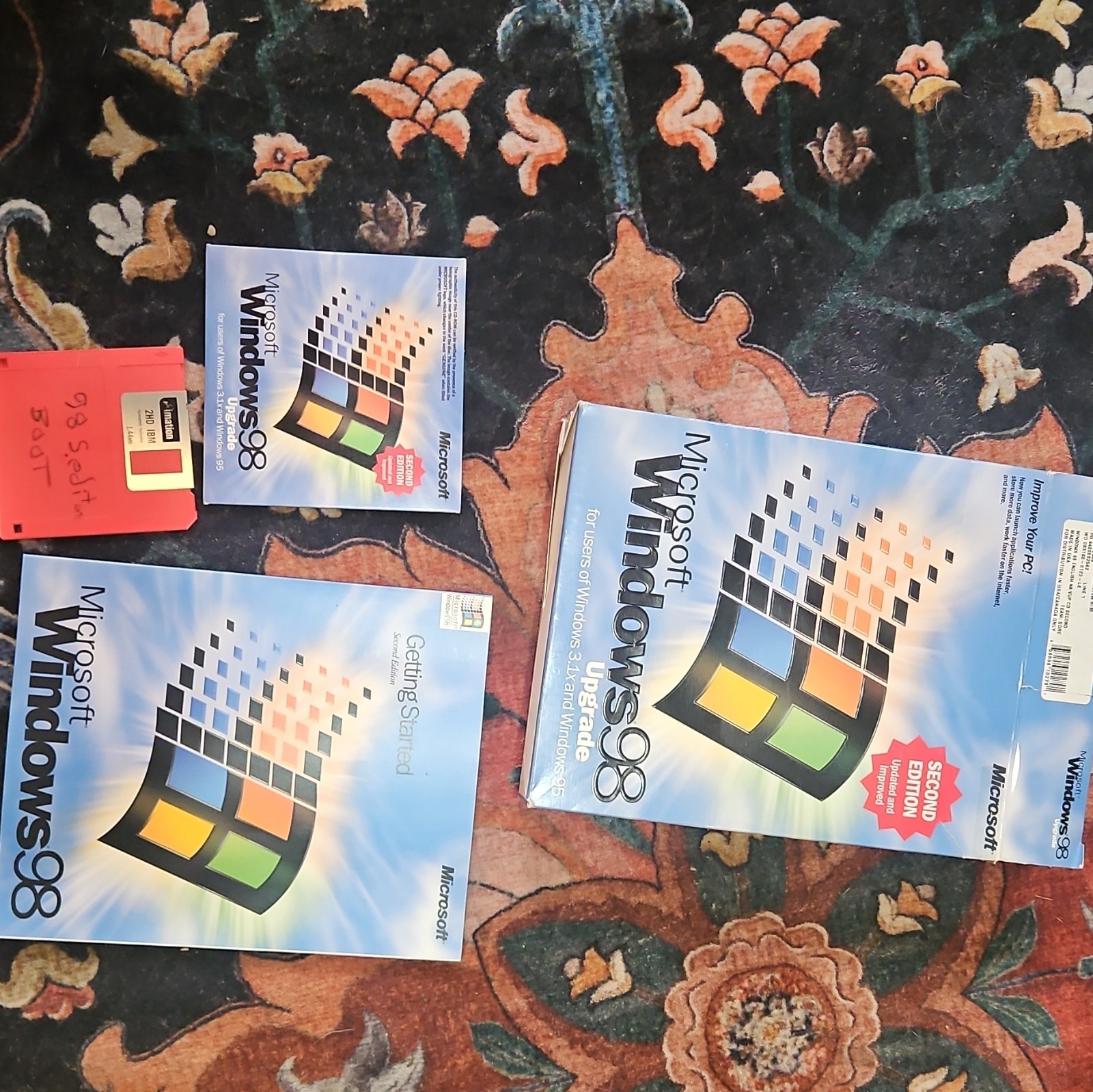 Microsoft Windows 98 Upgrade 2nd Edition 3.5″ Floppy Disks w/ Manuals EN