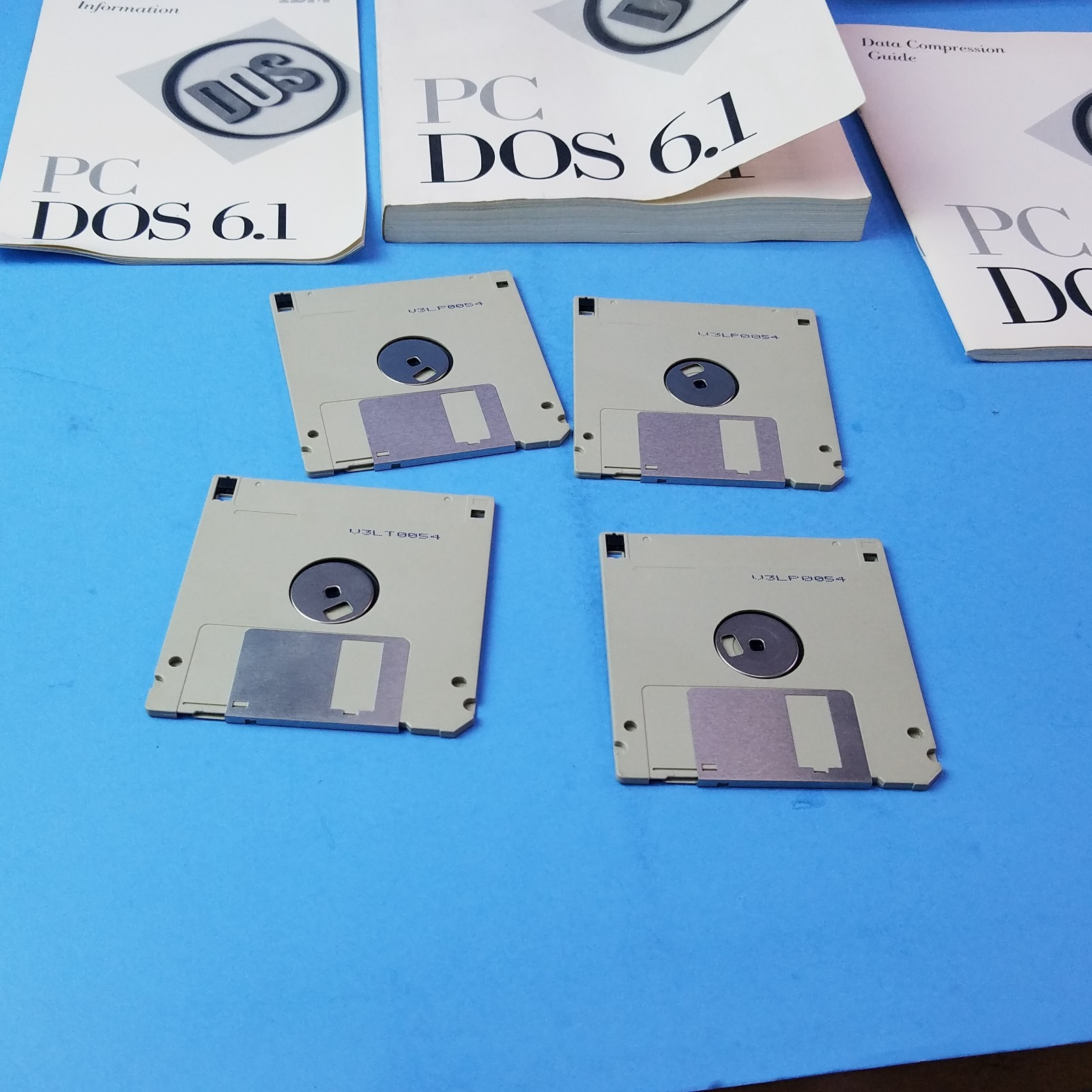 VTG. IBM PC DOS 6.1 Software Operating System User manuals 3.5” disk in box