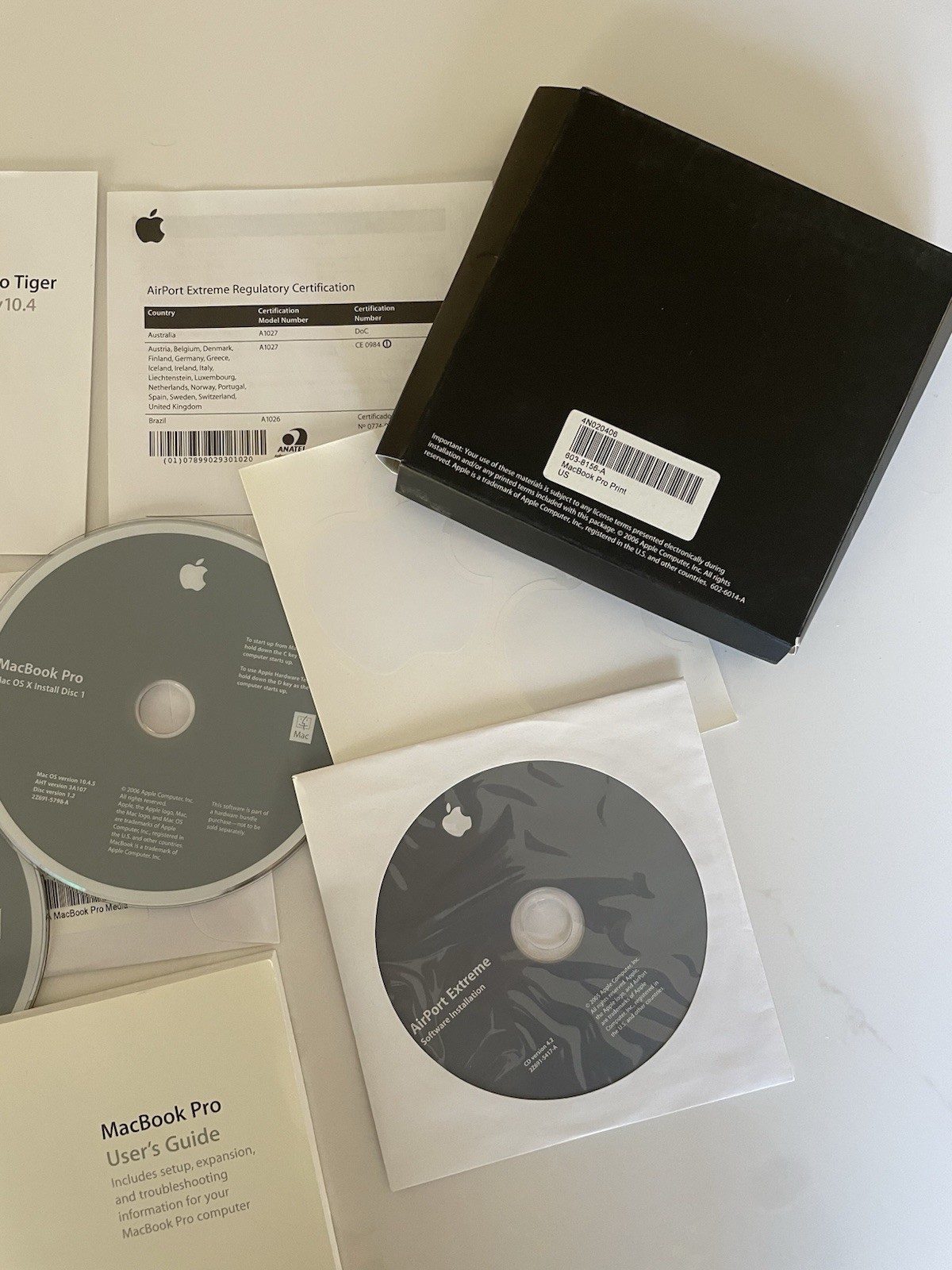 Apple MacBook Pro Mac OS X 10.4 Tiger Install Discs Manuals OEM 603-8156-A