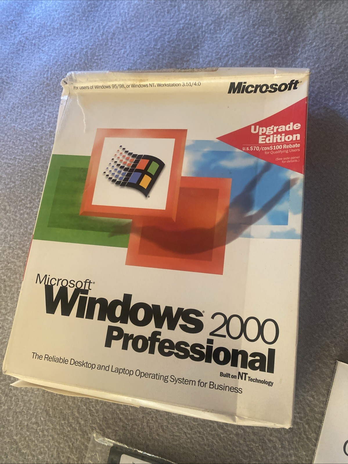 Microsoft Windows 2000 Professional Retail Box, Upgrade Edition (no CD)