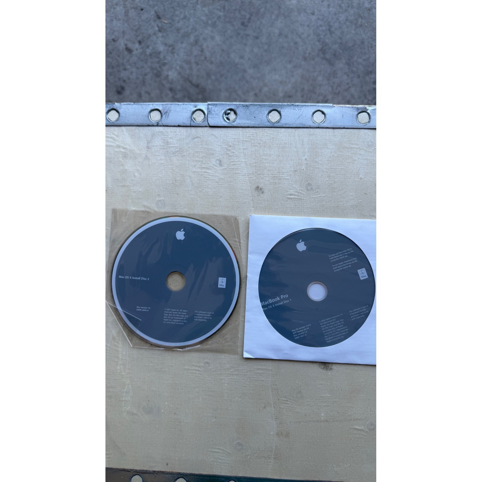 Apple MacBook Pro Mac OS X Install Disc 1 & 2 Set 10.4.6