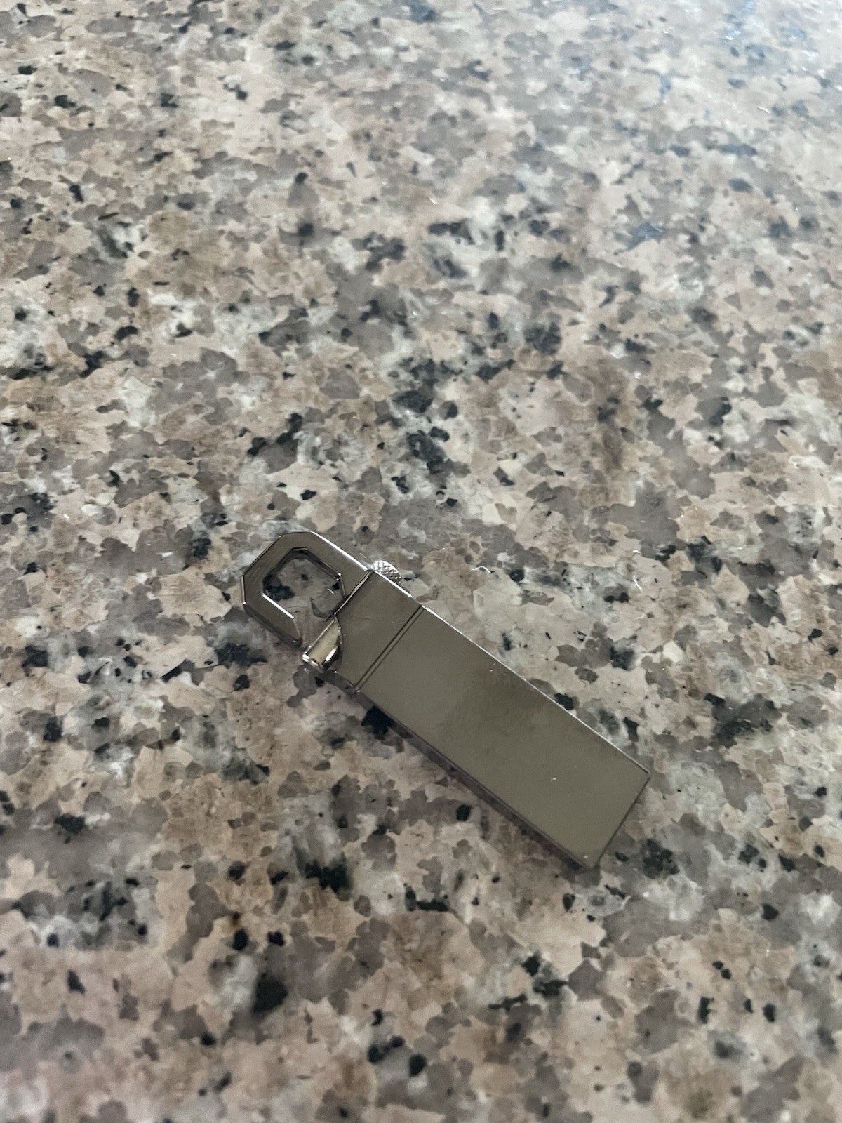 Engraved Linux Boot USB – Ubuntu Desktop, Server, Kubuntu, Xubuntu, Studio, MATE
