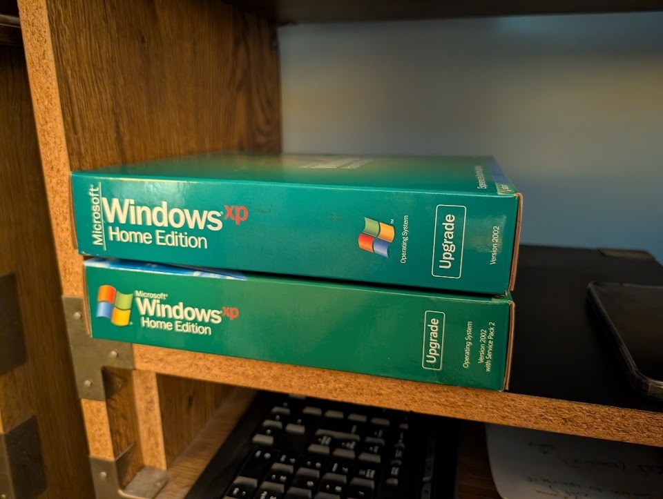MICROSOFT Windows XP Home Edition Upgrade 2002 SP 2 Disk w/ Product Key & Box