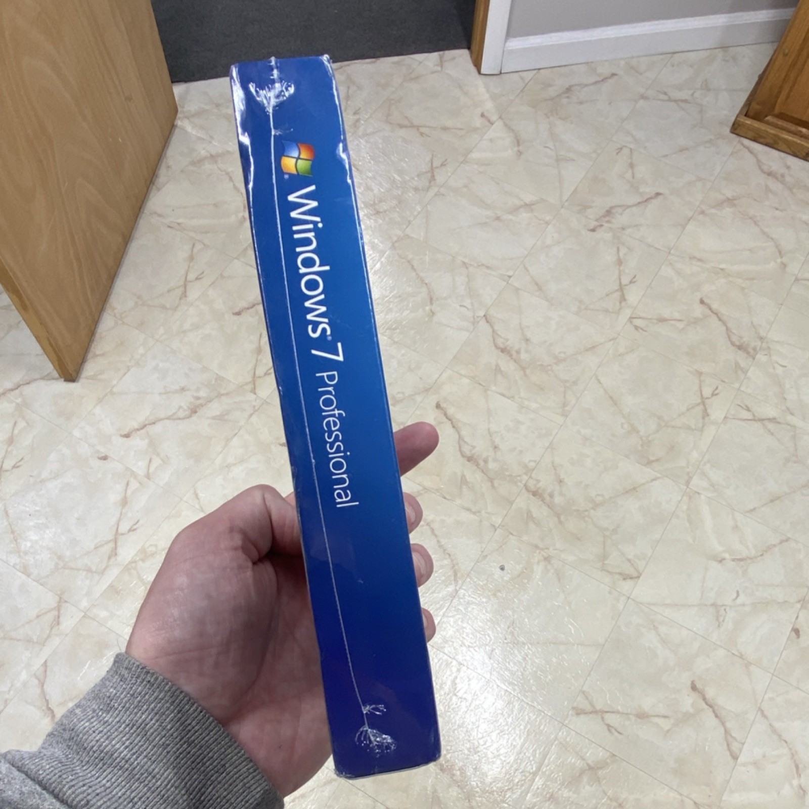 Unopened/Sealed Microsoft Windows 7 Professional Full English FQC-00129