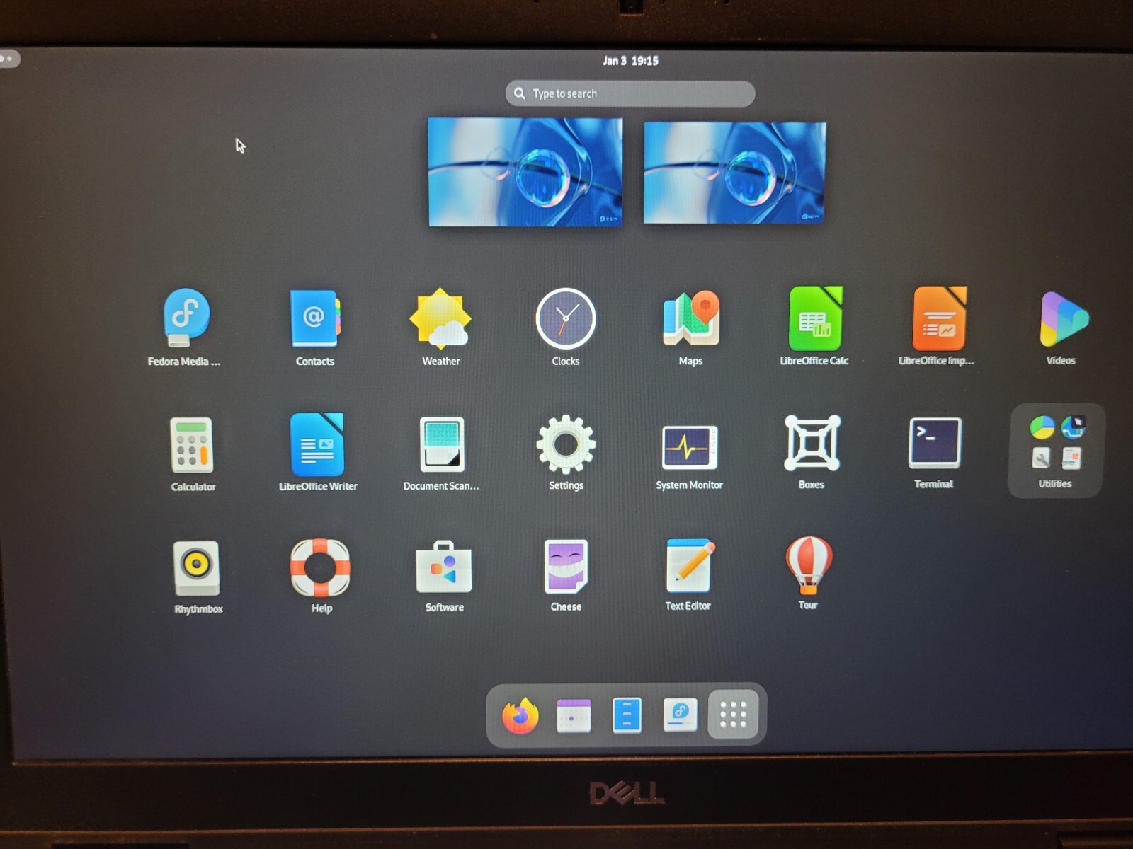 Fedora 39 Workstation Bootable on 32G USB Stick!