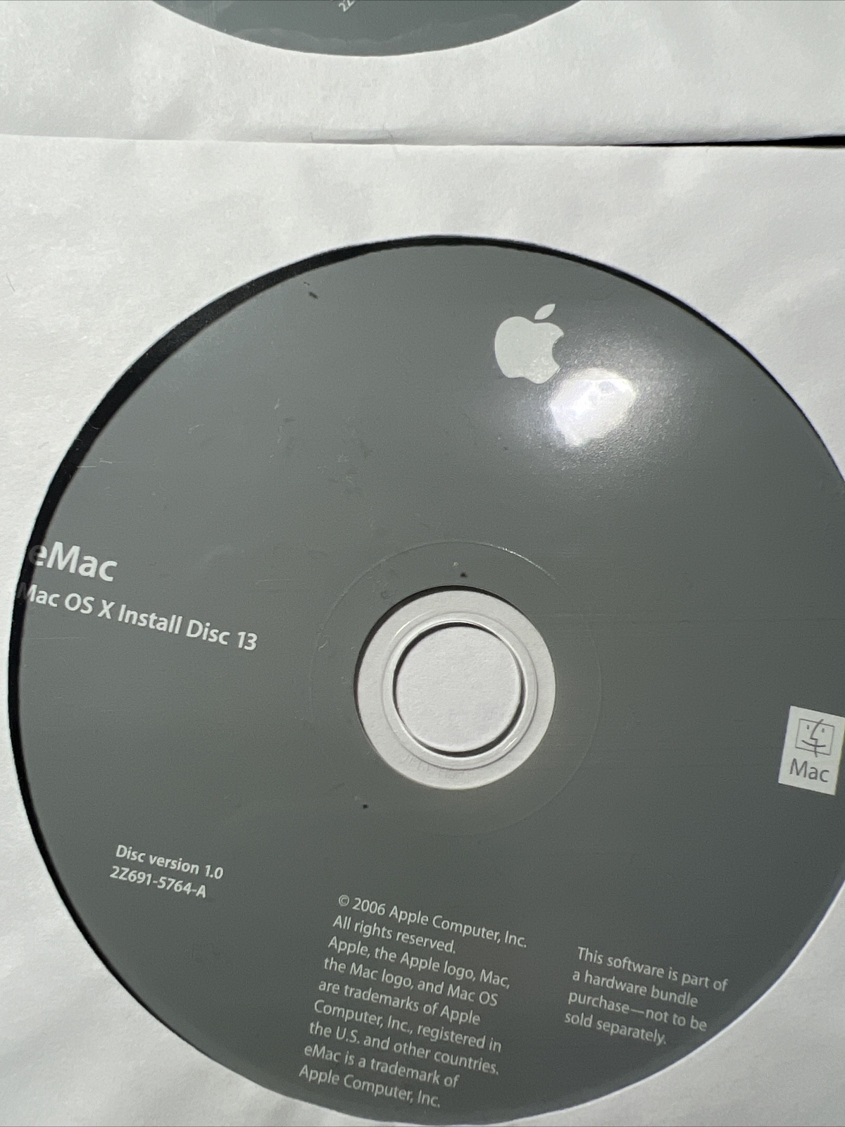 eMac Mac os x install disc 12-20 Disc Version 1.0 2006 Apple Computer Software