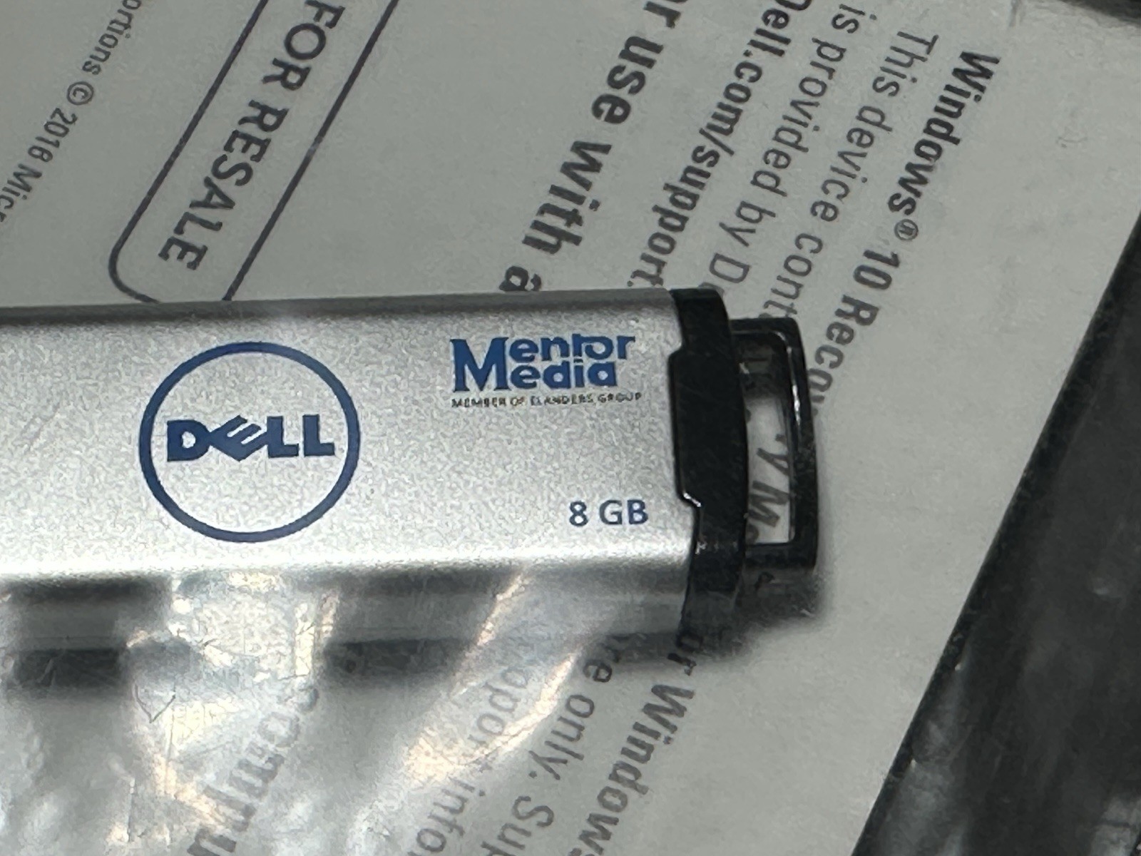 Dell Mentor Media Windows 10 Recovery Media USB Part VJ3VF_A00 – Silver 8GB