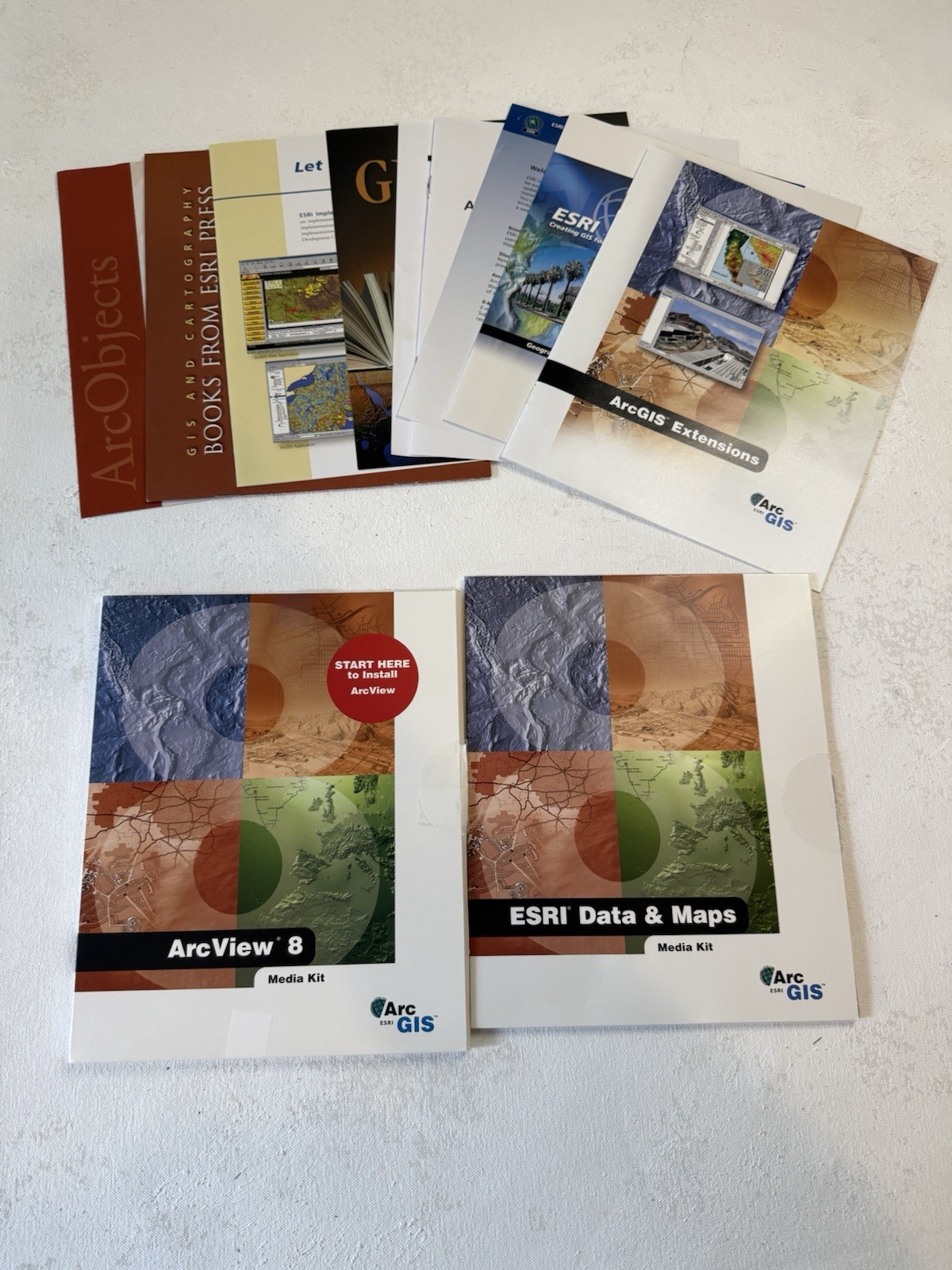 ARC GIS by ESRI instruction manuals and media kits 2003. 8.0 8.3