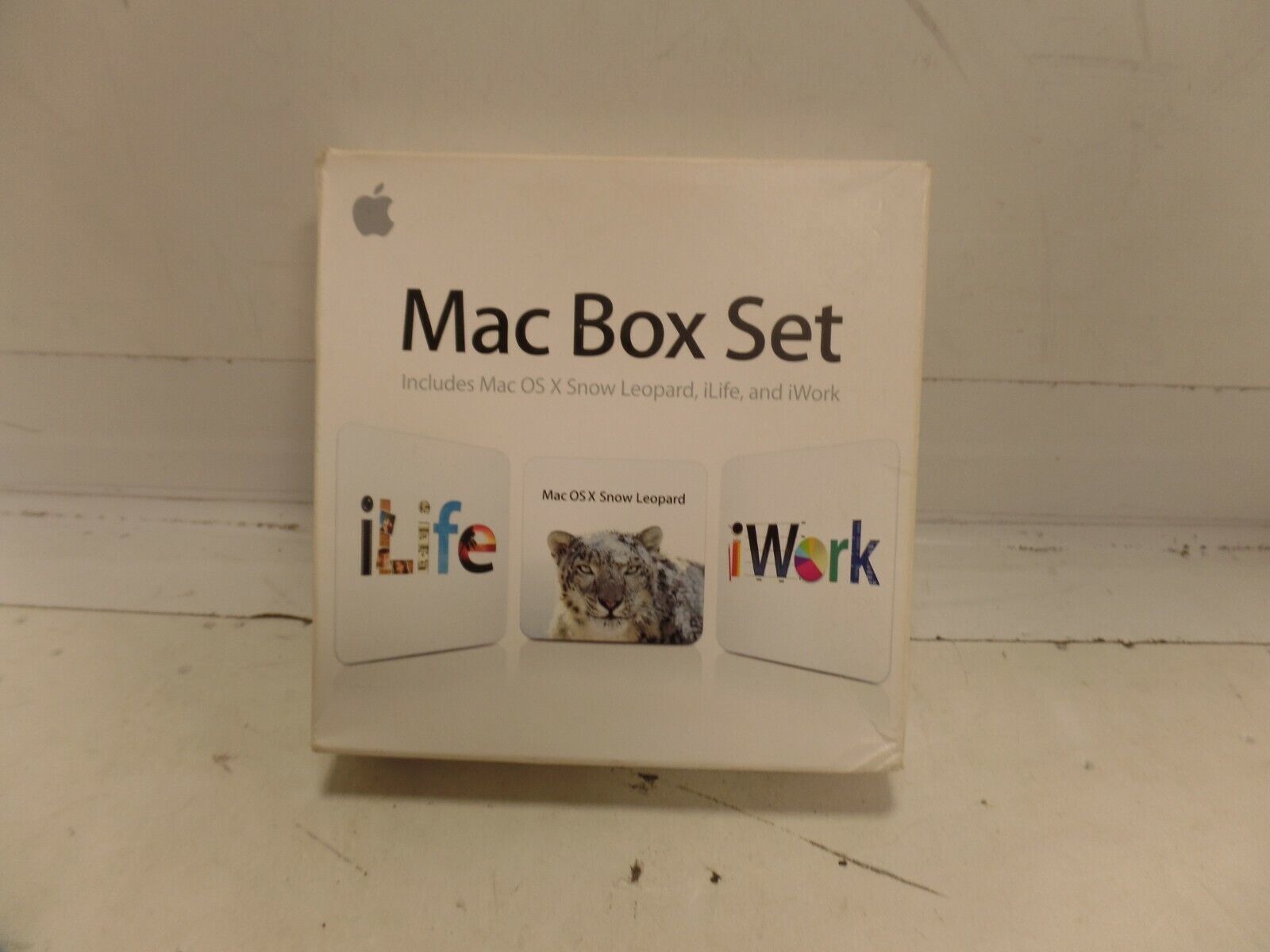 Apple Mac Box Set Includes Mac OS X Snow Leopard iLife 09 iWork 09 MC209Z/A 