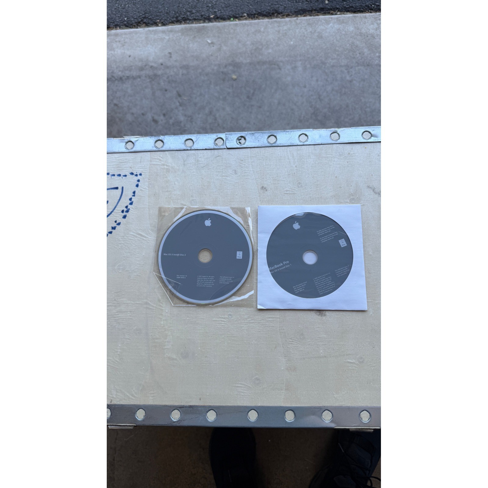 Apple MacBook Pro Mac OS X Install Disc 1 & 2 Set 10.4.6