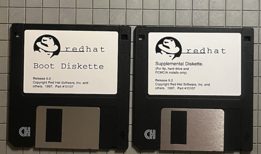 Red Hat Linux 5 Complete Big Box • 2 CDs, Floppies, Inserts • 1997 Retail