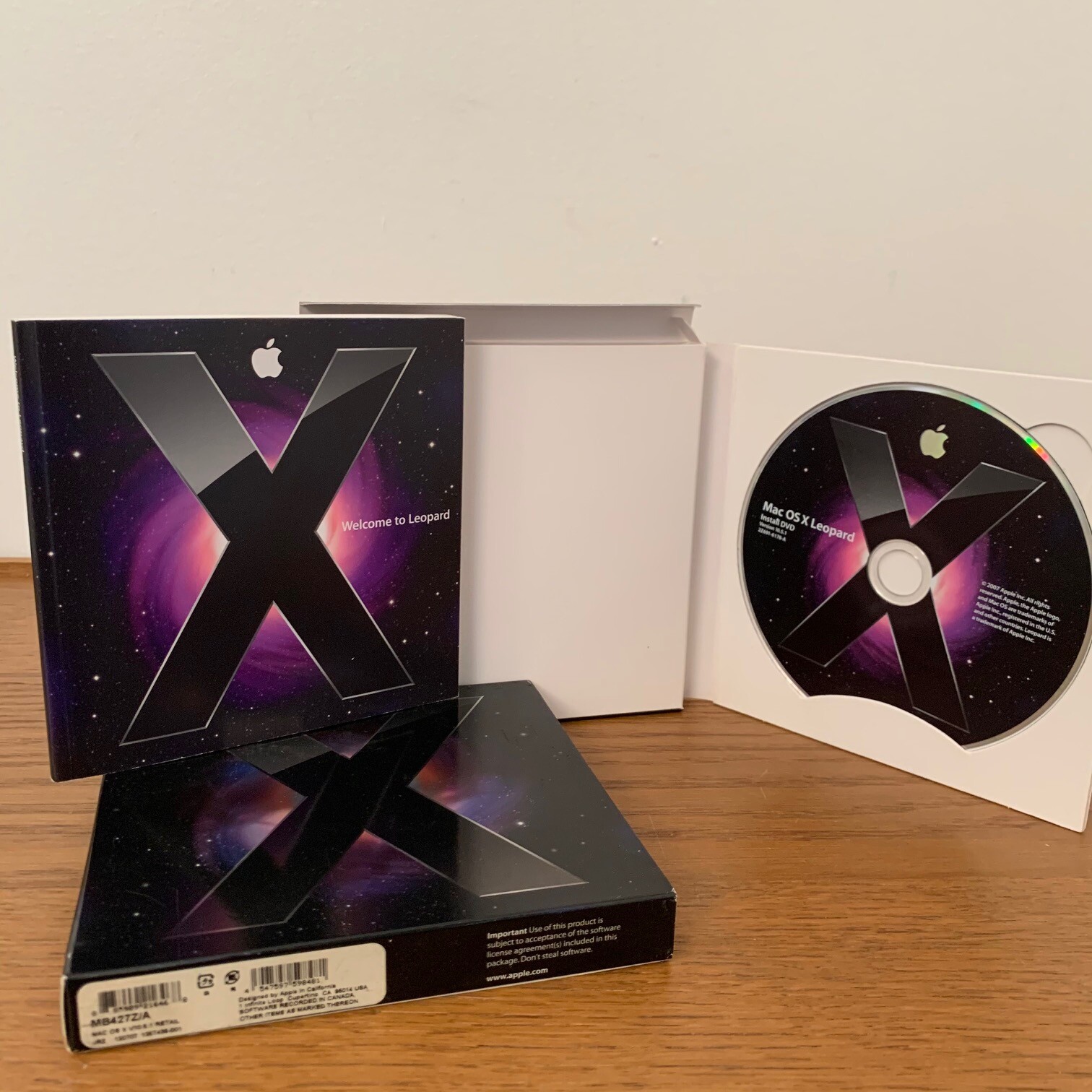 APPLE MAC OS X LEOPARD VERSION 10.5.1  RETAIL INSTALL DVD WITH MANUAL (MB427Z/A)
