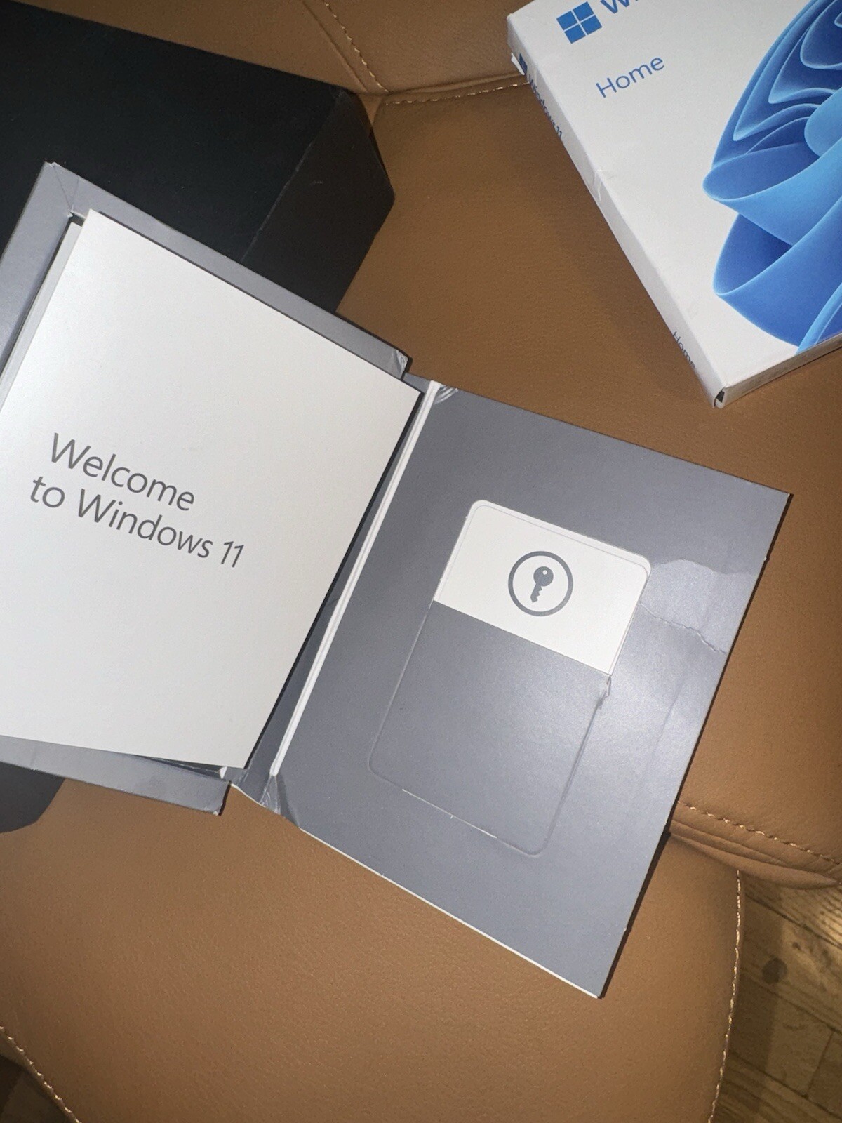 Microsoft Windows 11 Home USB Flash Drive Hardware Software Retail Box