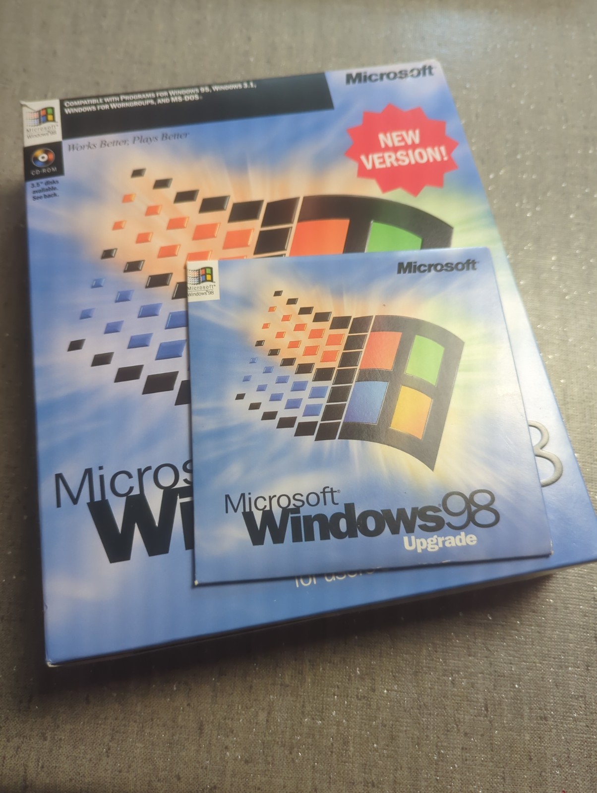 Microsoft Windows 98 Upgrade English CD With Package, Documents, And Product Key
