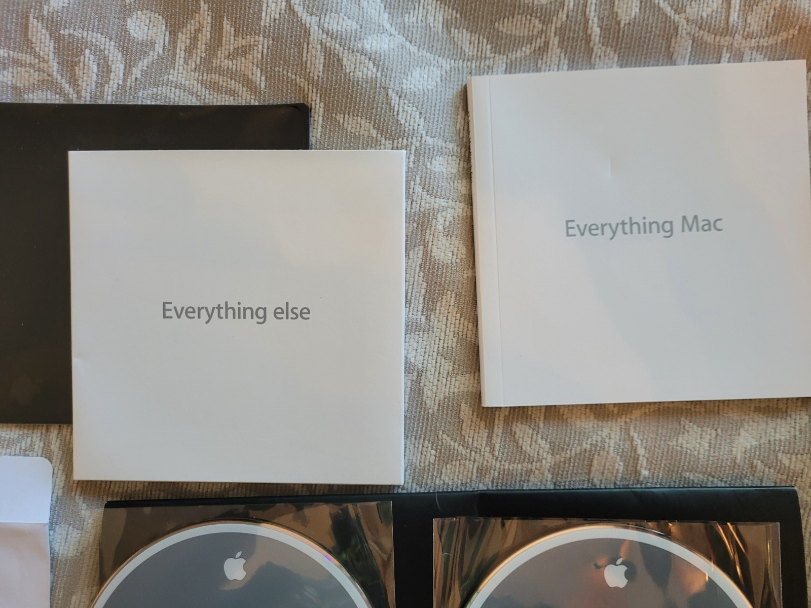 Apple Mac OS X 10 OEM Disk set with Everything book & apple decals +Install DVD