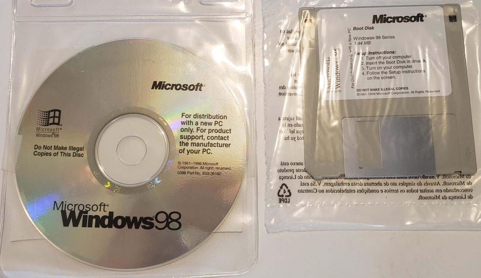 Microsoft/Windows 98/Operating System/Full First Edition w/CD/Floppy 3.5″ & COA 