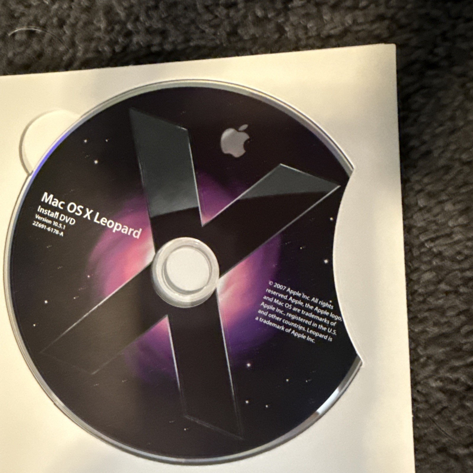 Mac OS x Leopard 10.5.1 Retail Pack Disc Version with Manual