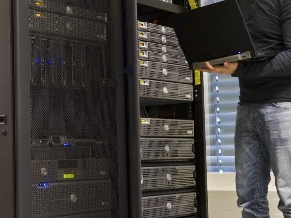 OpenManage Enterprise Advanced PLUS for iDRAC9 (14G or above) 528-CTZF