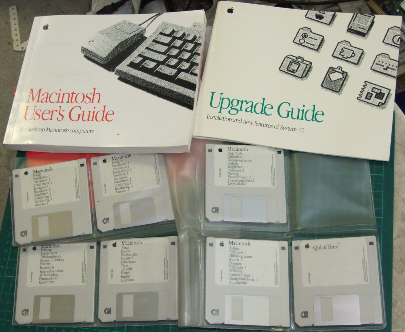 Apple Macintosh System 7.1 Upgrade with At Ease program for vintage Mac computer