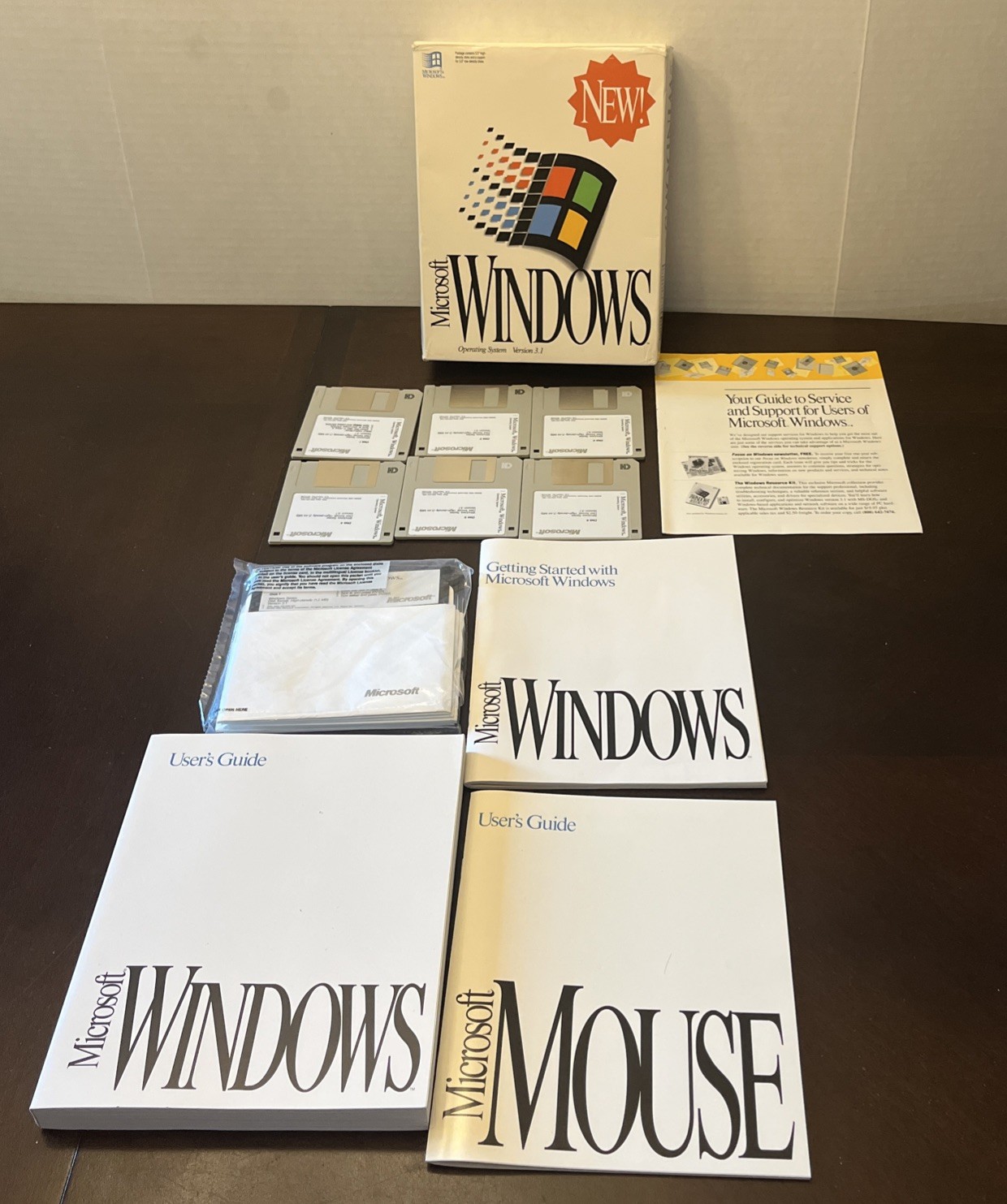 Microsoft Windows 3.1 On 6 3.5″ Floppy Disks With User’s Guide Manual