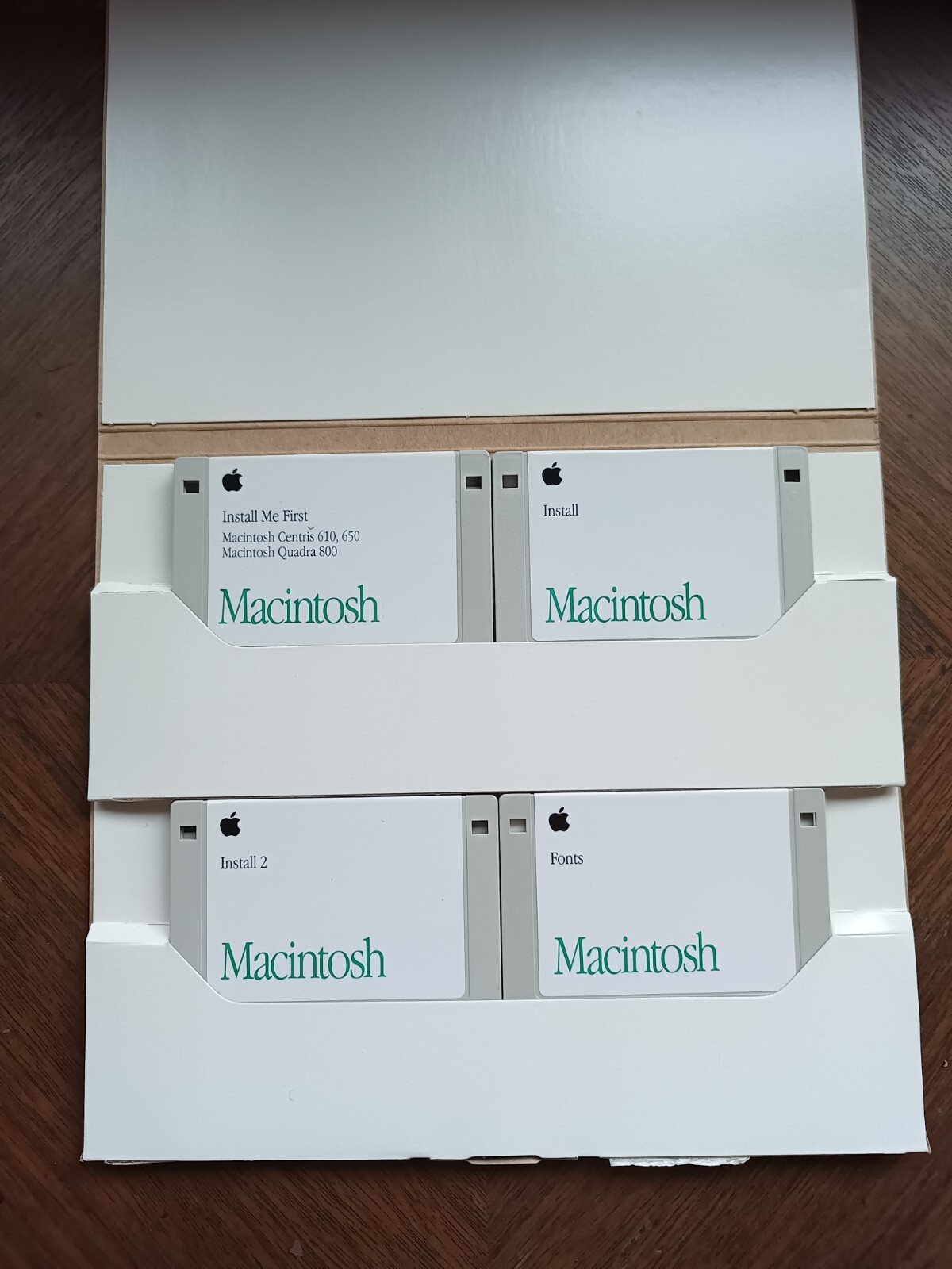 Apple Macintosh Centris 610 System 7.1 Disk Set and Manuals