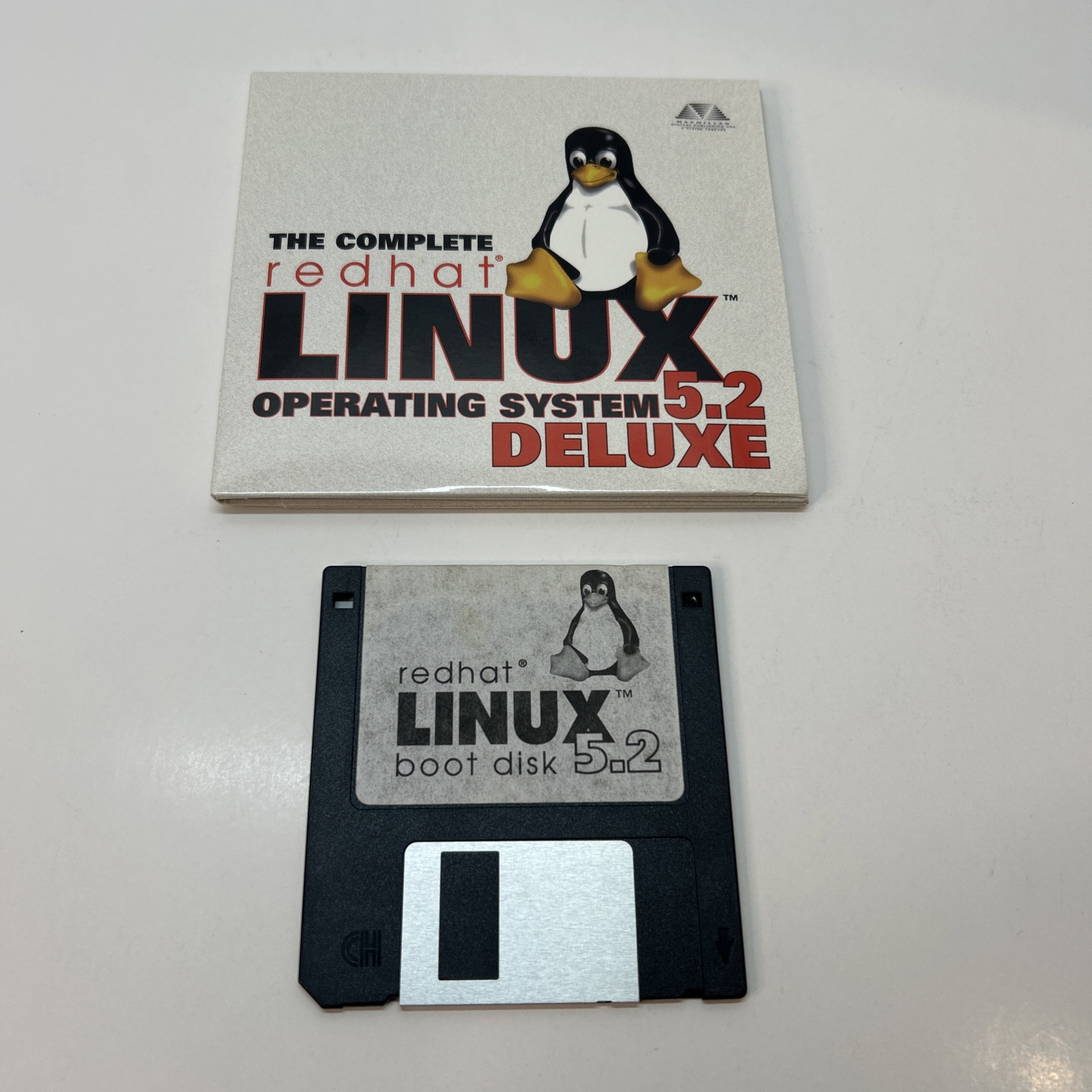 Redhat Linux 5.2 Operating System CD Set + Boot Disk