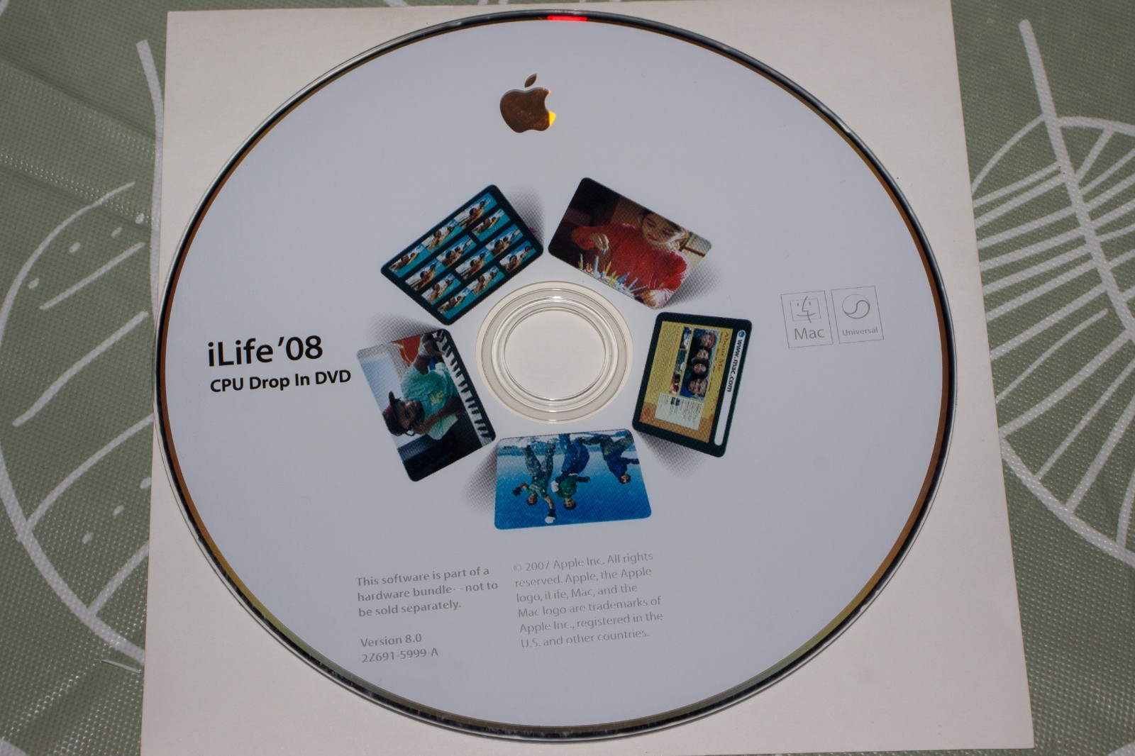 Apple MacBook Mac OS X Install Discs (version 10.4.9) 2007 and ILife 08