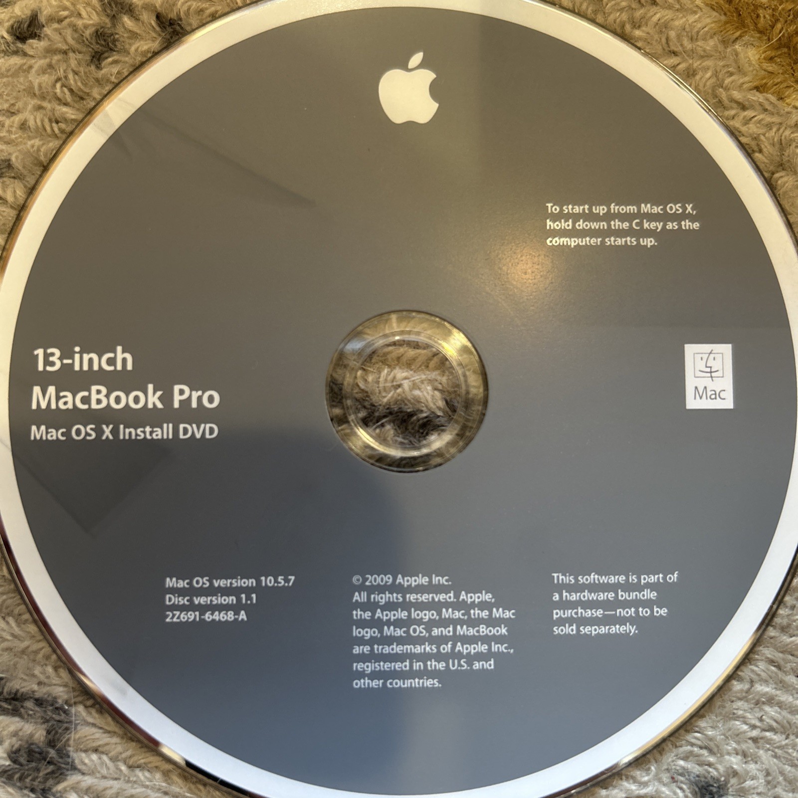 13 Inch MacBook Pro Install DVDs 10.5.7 – Untested